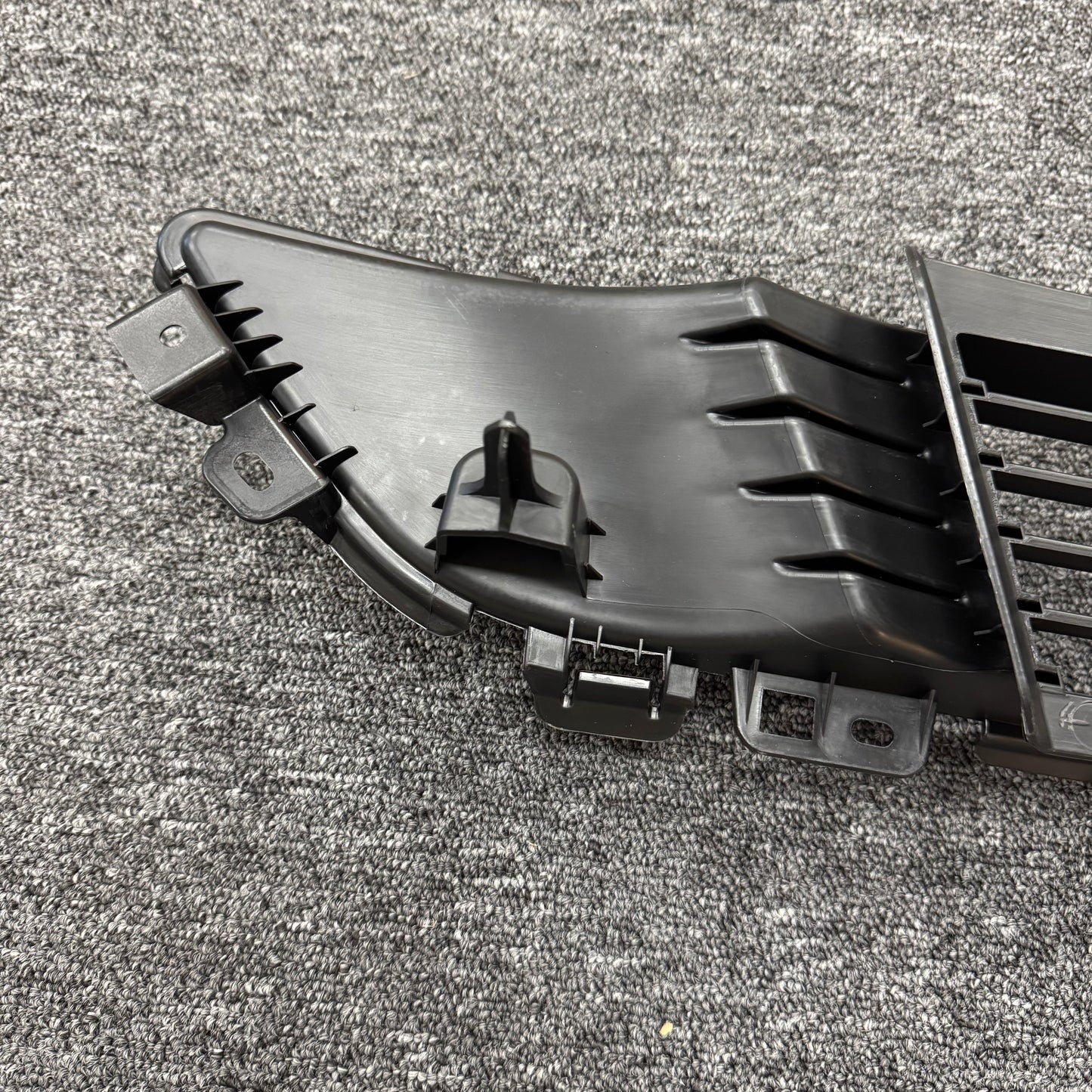 OEM For 2020-2024 Tesla Model Y 1493759-00-A Front Bumper Lower Center Grille