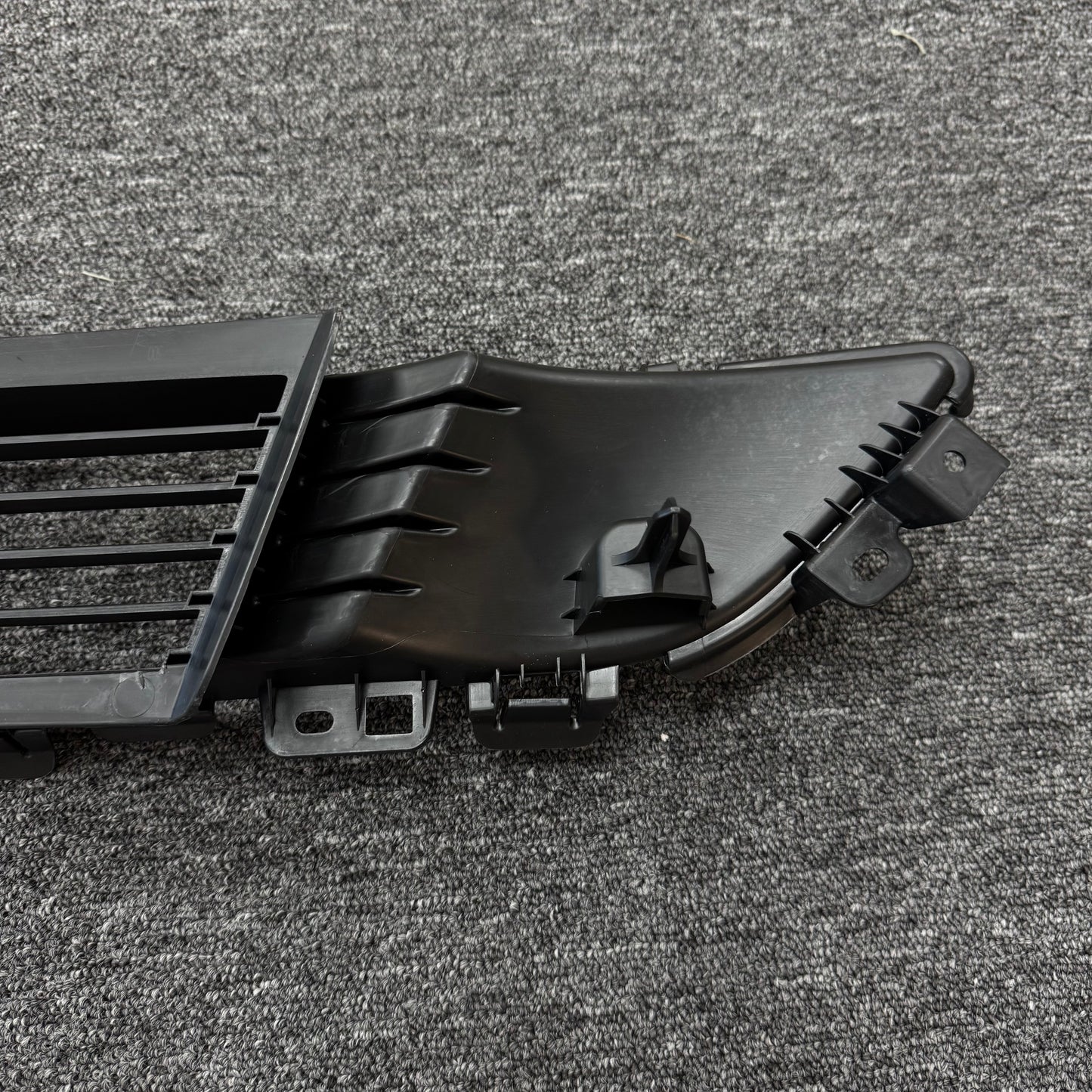 OEM For 2020-2024 Tesla Model Y 1493759-00-A Front Bumper Lower Center Grille