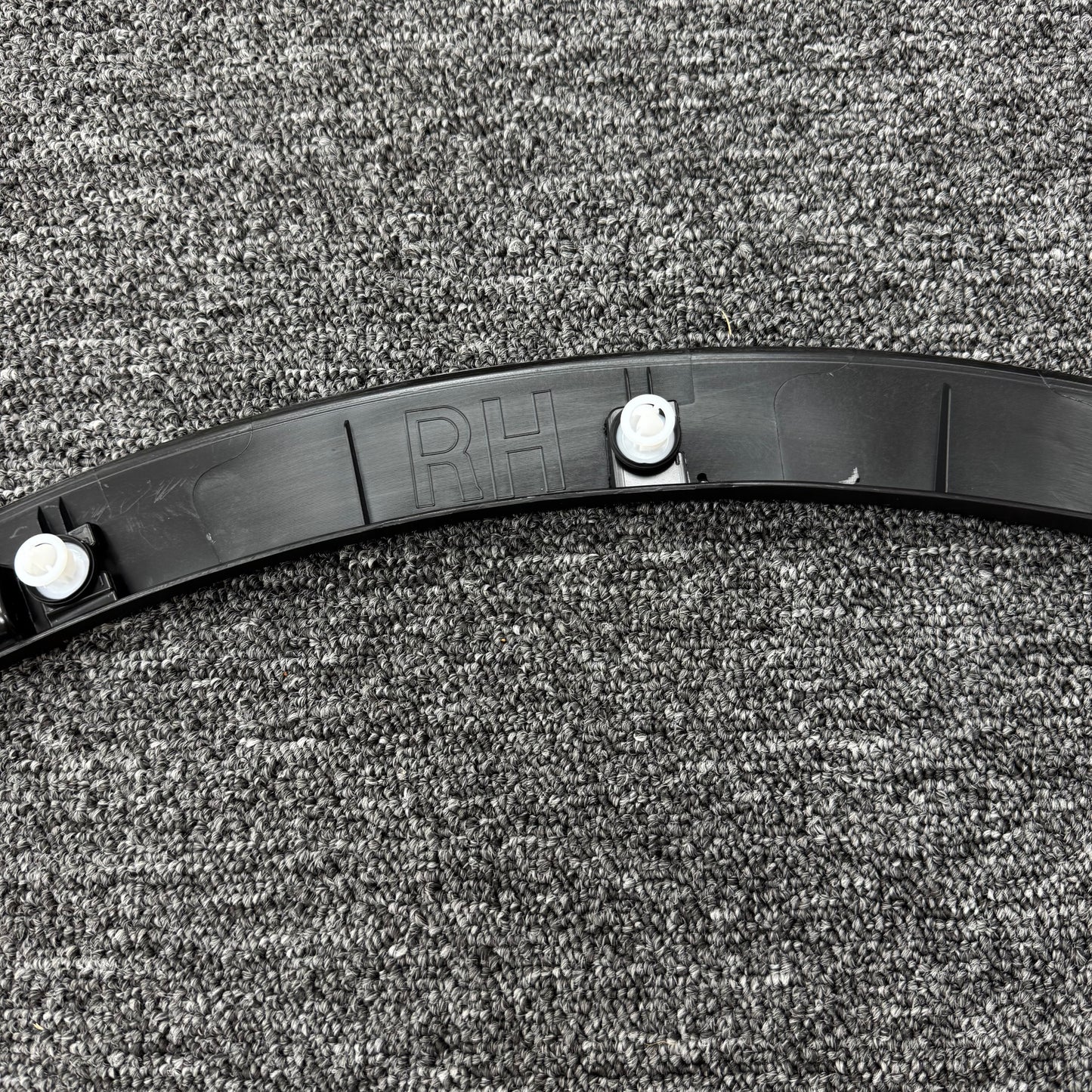 OEM 2020-2024 Tesla Model Y 1494186-00-C Front Right Fender Wheel Arch Molding