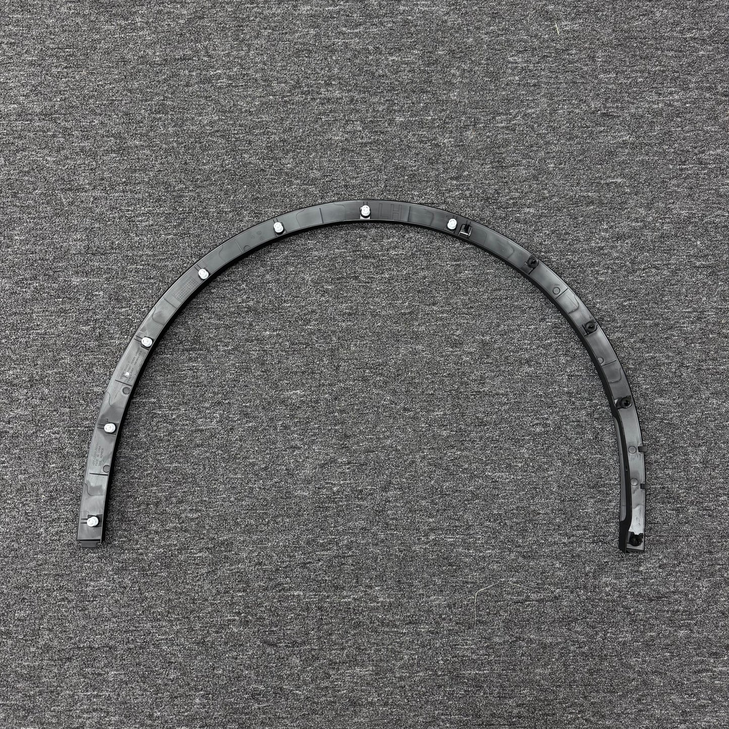 OEM 2020-2024 Tesla Model Y 1494185-00-C Front left Side Fender Wheel Molding