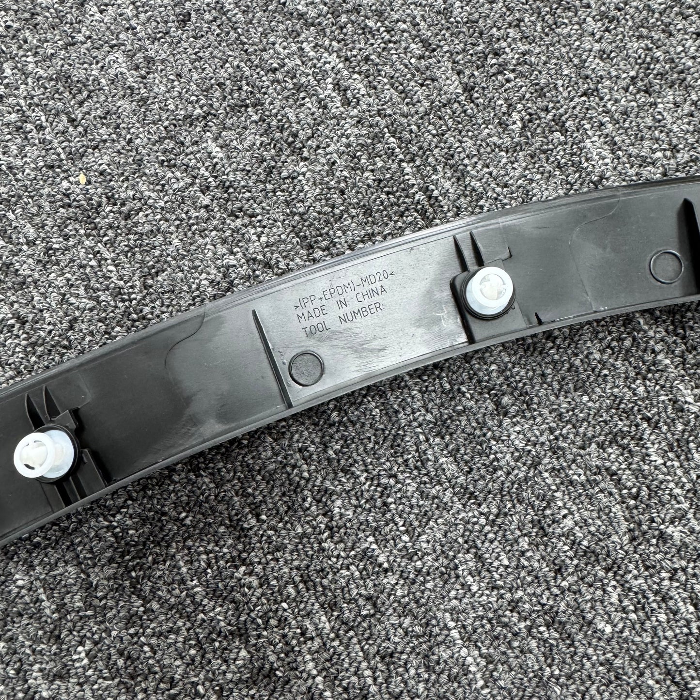 OEM 2020-2024 Tesla Model Y 1494185-00-C Front left Side Fender Wheel Molding