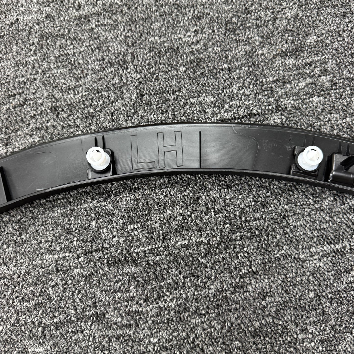 OEM 2020-2024 Tesla Model Y 1494185-00-C Front left Side Fender Wheel Molding