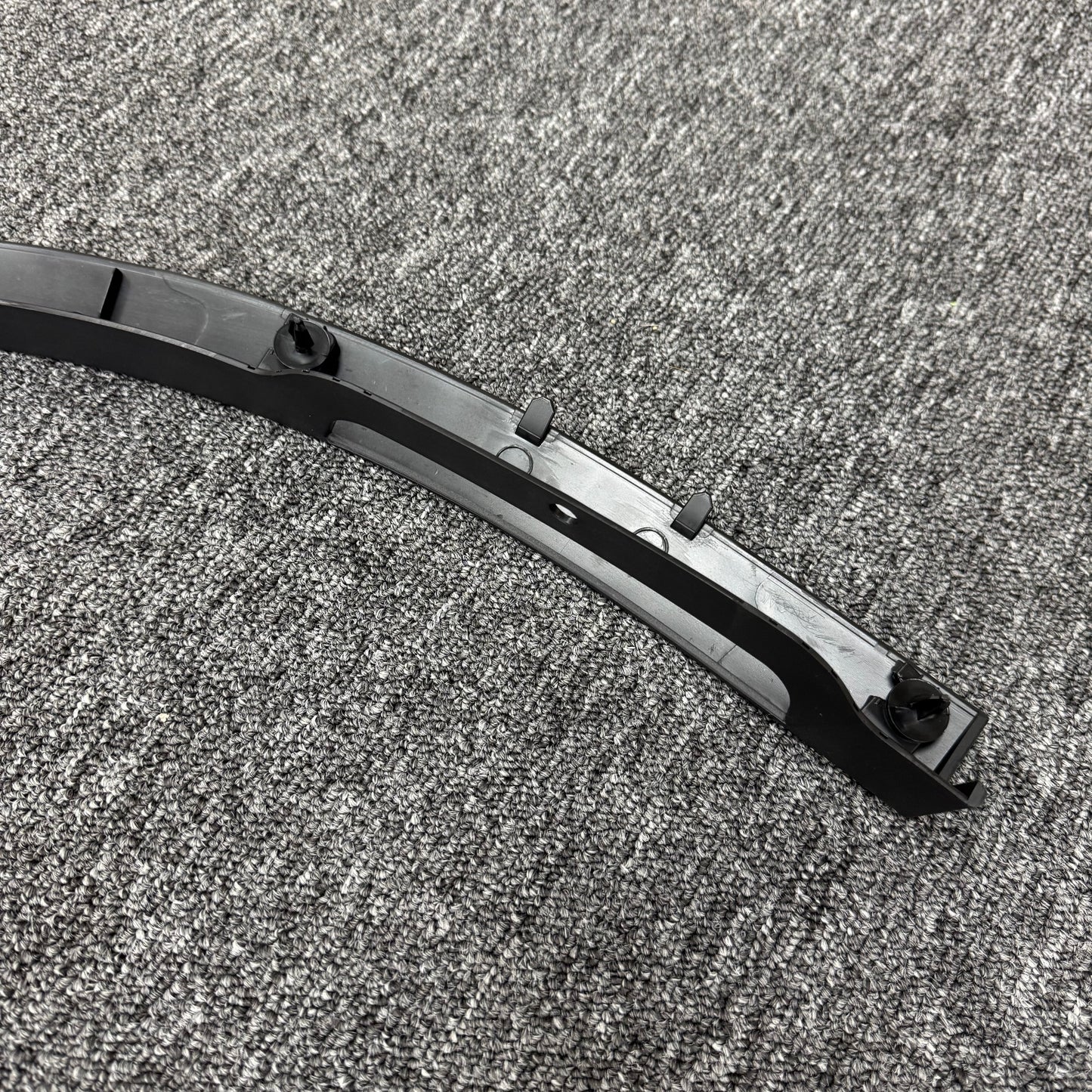 OEM 2020-2024 Tesla Model Y 1494185-00-C Front left Side Fender Wheel Molding