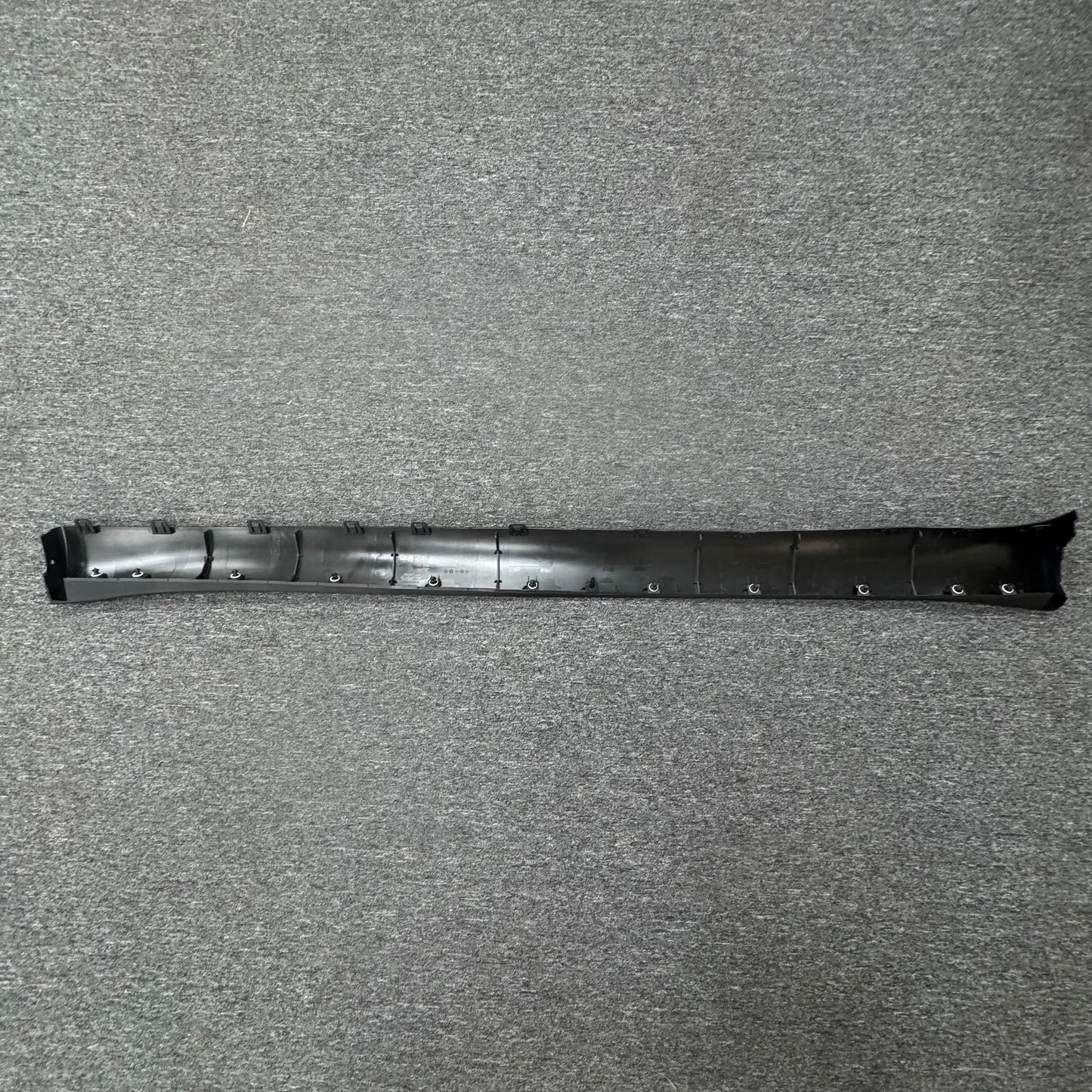 OEM For 2020-2024 Tesla Model Y left Side Skirt Lower Rocker Molding Cover