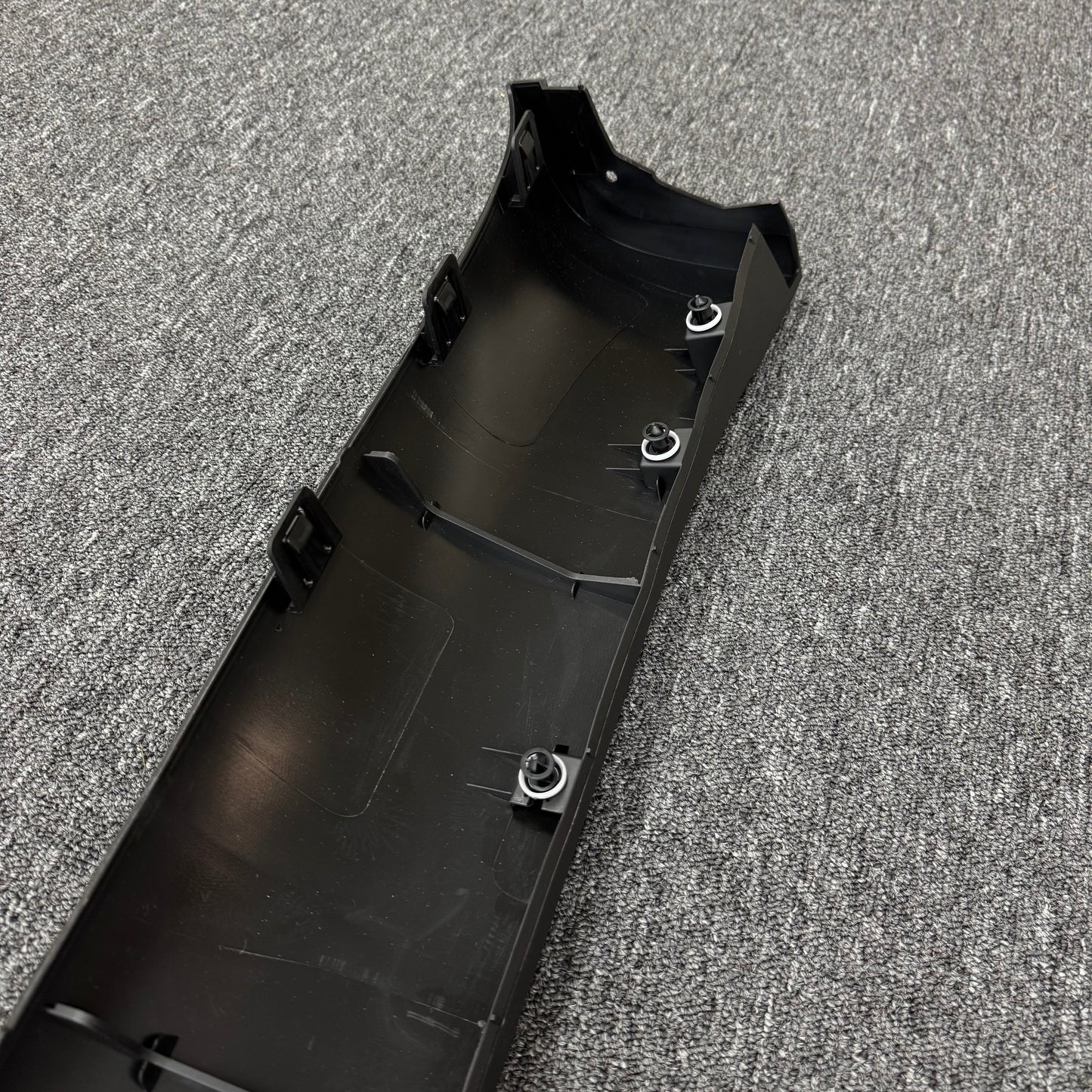 OEM For 2020-2024 Tesla Model Y left Side Skirt Lower Rocker Molding Cover