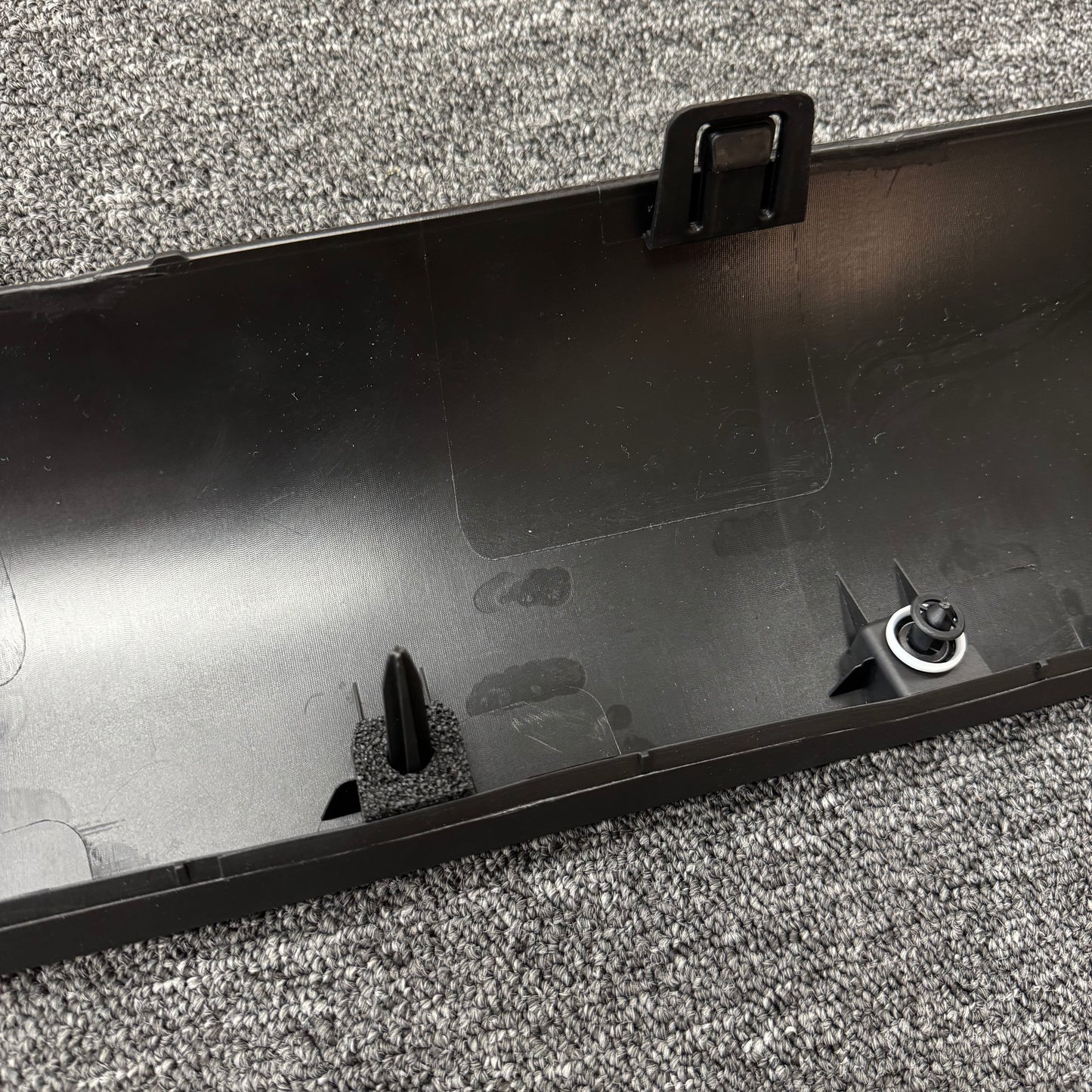 OEM For 2020-2024 Tesla Model Y left Side Skirt Lower Rocker Molding Cover