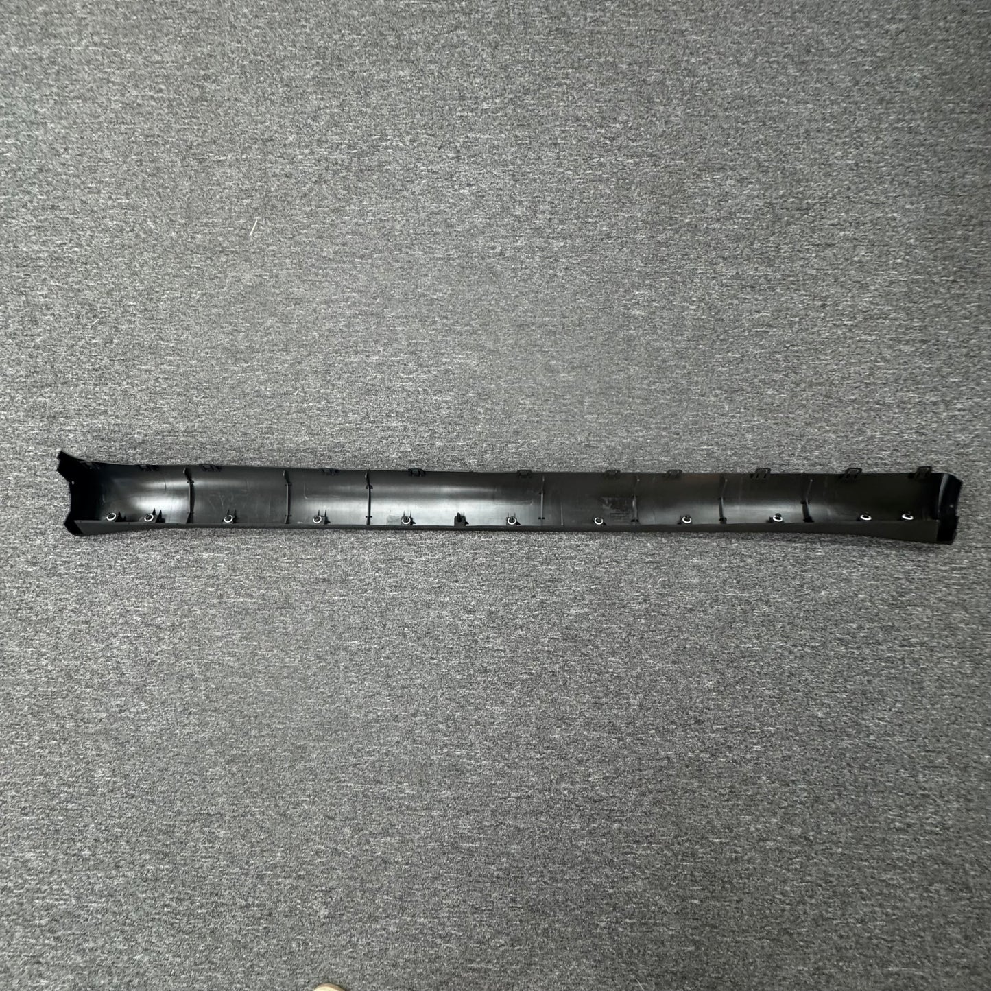 OEM For 2020-2024 Tesla Model Y Right Side Skirt Lower Rocker Molding Cover