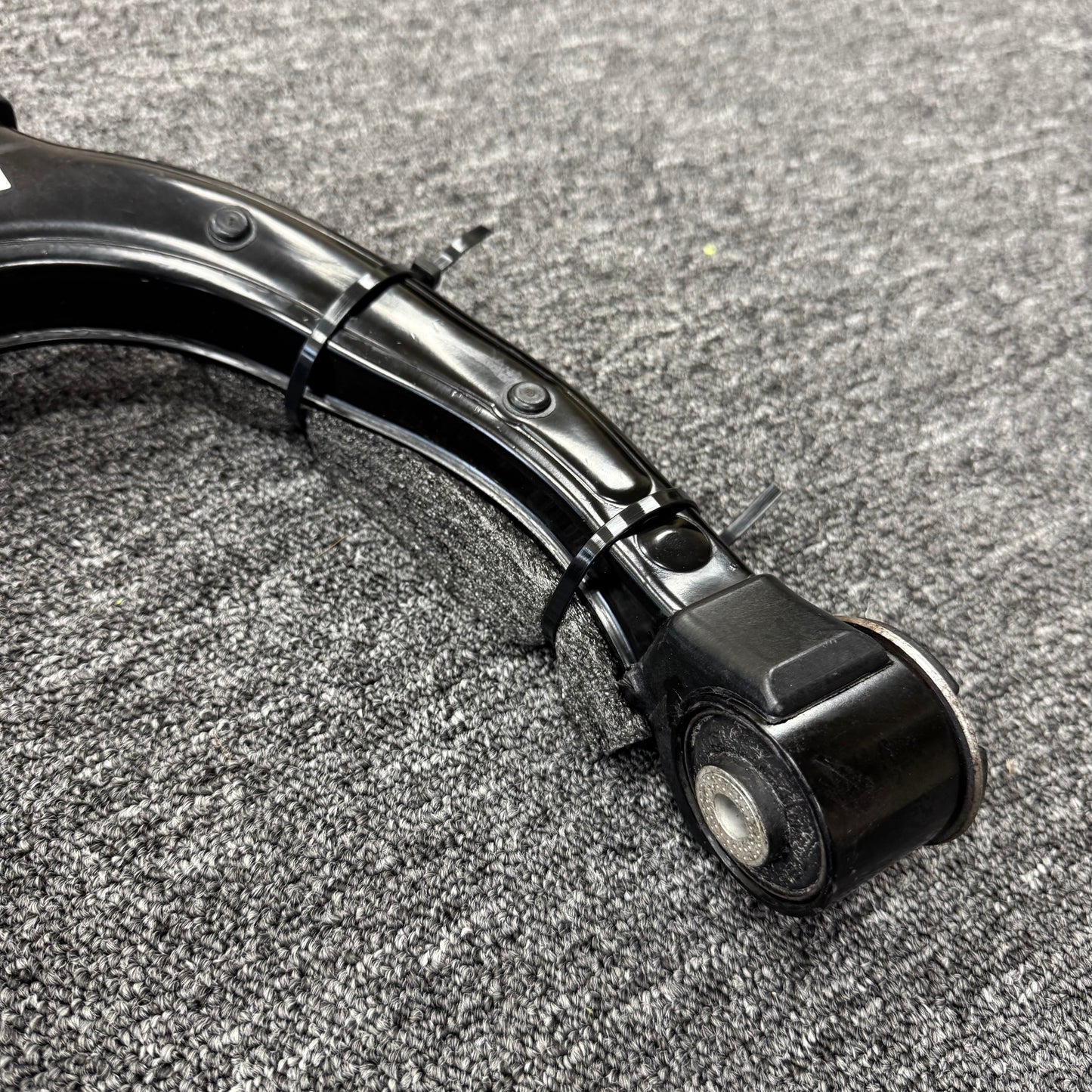 OEM For Tesla Model Y/Model 3 Front Left Upper Control Arm Assembly 1044321-00-J