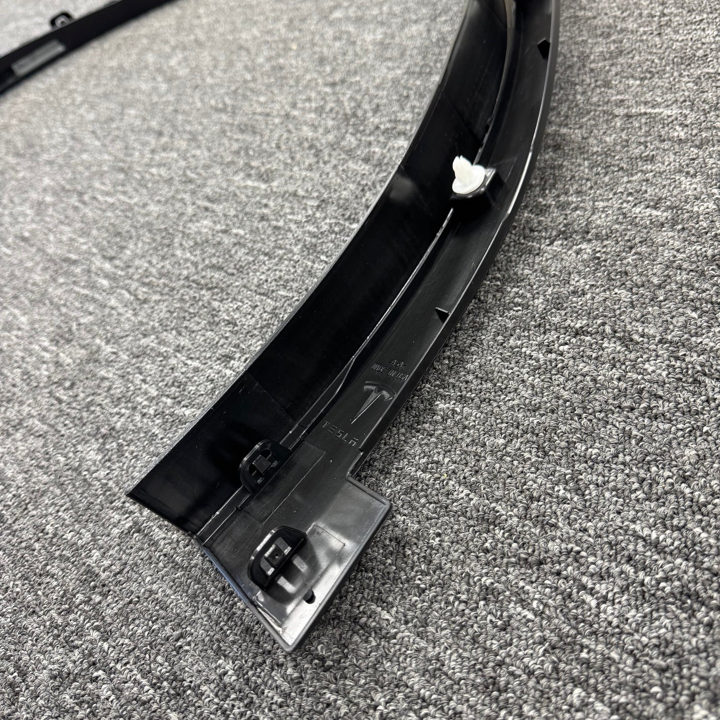 OEM For 2016-2020 Tesla Model X Front Right Fender Flare Molding 1035289-00-H