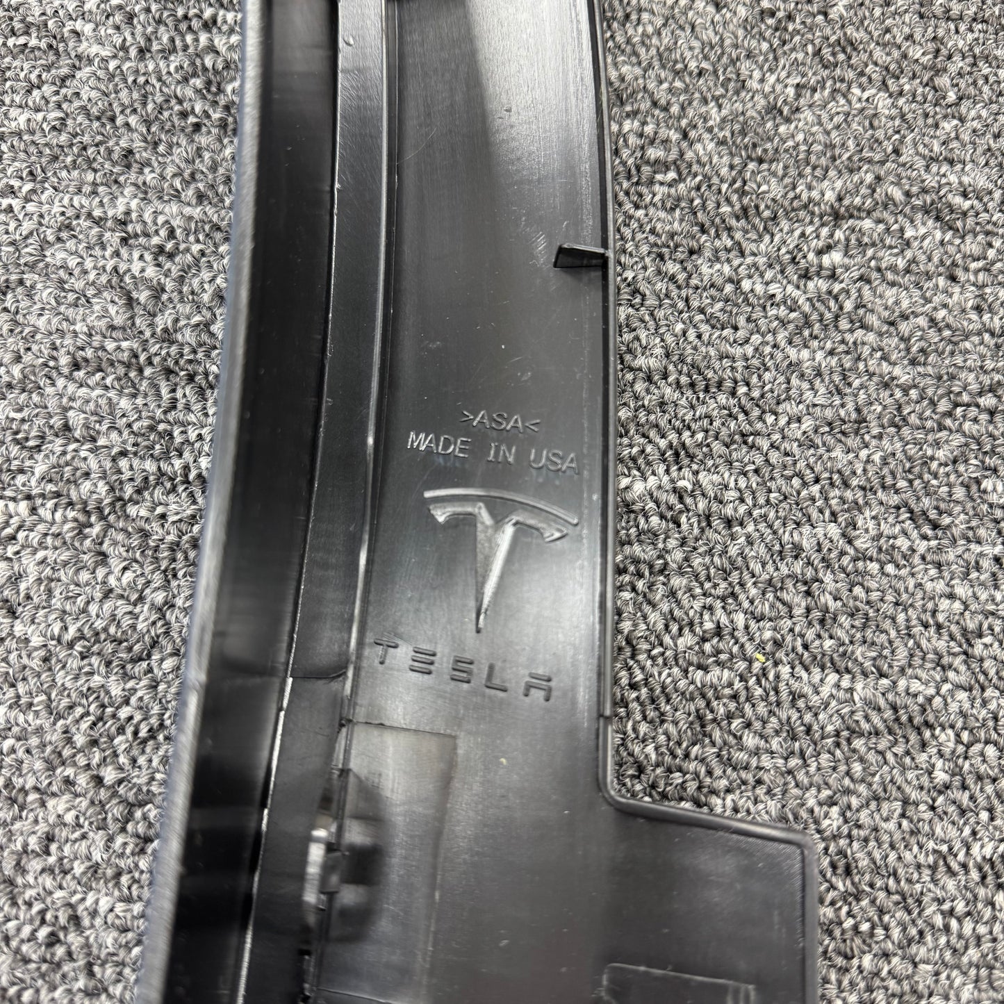 OEM For 2016-2020 Tesla Model X Front Right Fender Flare Molding 1035289-00-H