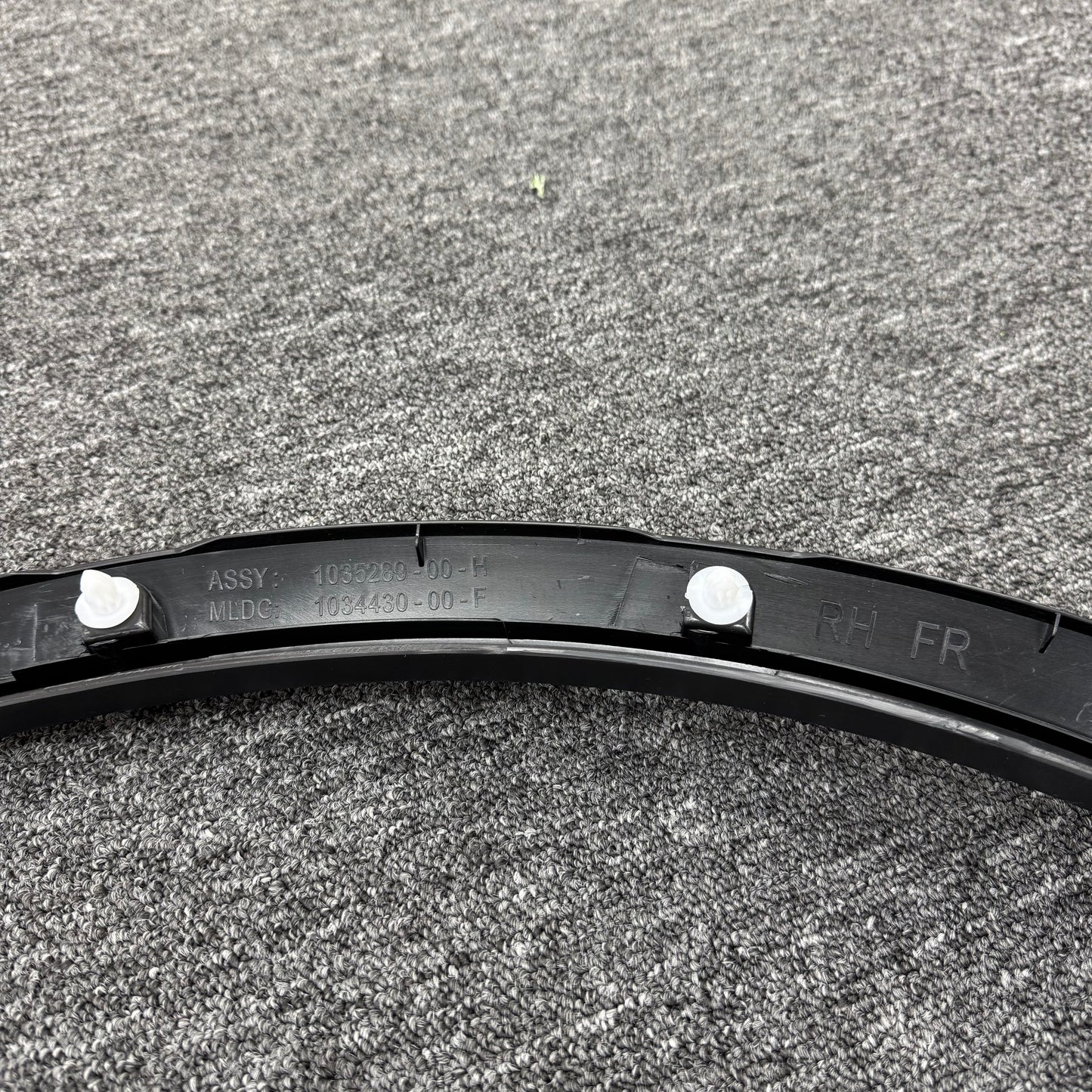 OEM For 2016-2020 Tesla Model X Front Right Fender Flare Molding 1035289-00-H