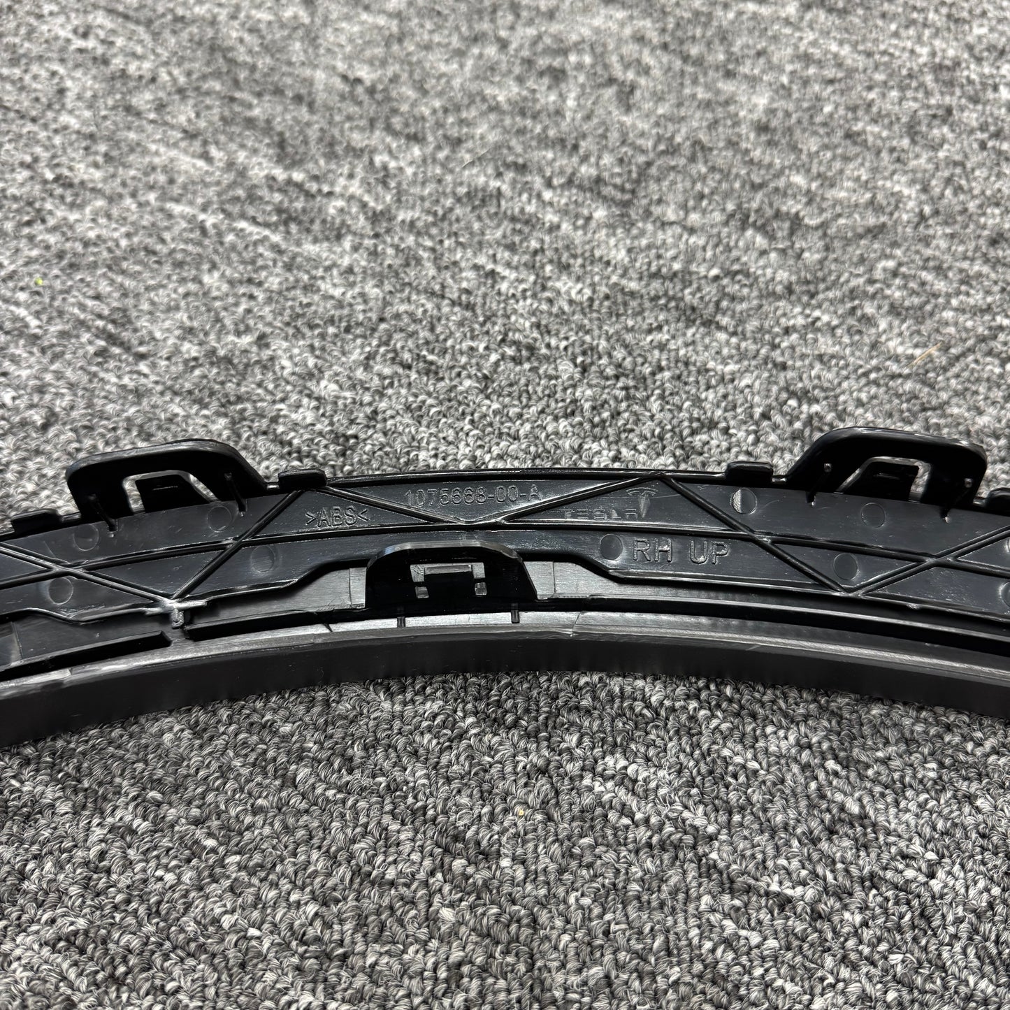 OEM For 2016-2020 Tesla Model X Front Right Fender Flare Molding 1035289-00-H