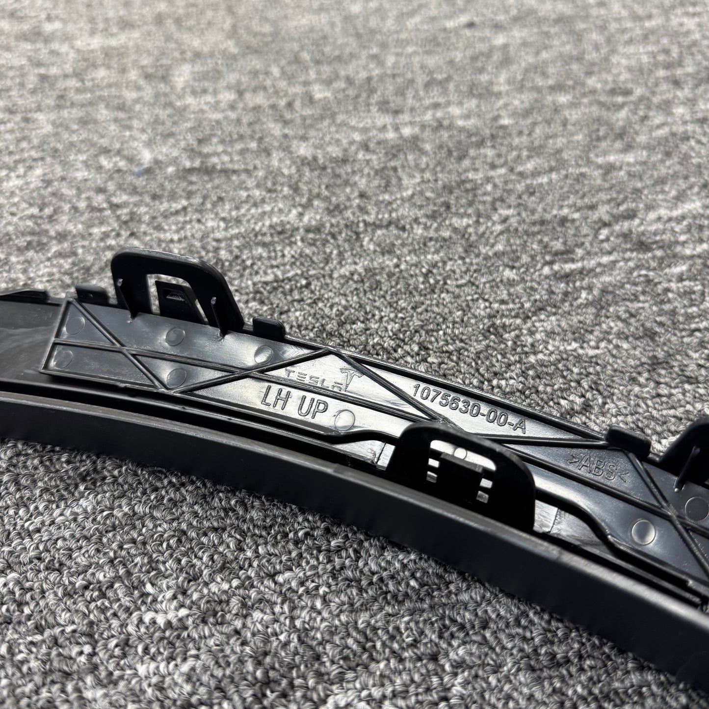 OEM For 2016-2020 Tesla Model X Front Left Wheel Fender Garnish Flare Molding
