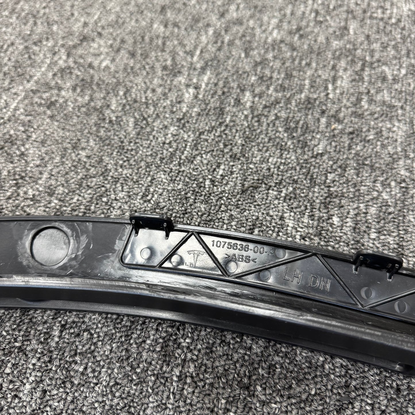 OEM For 2016-2020 Tesla Model X Front Left Wheel Fender Garnish Flare Molding