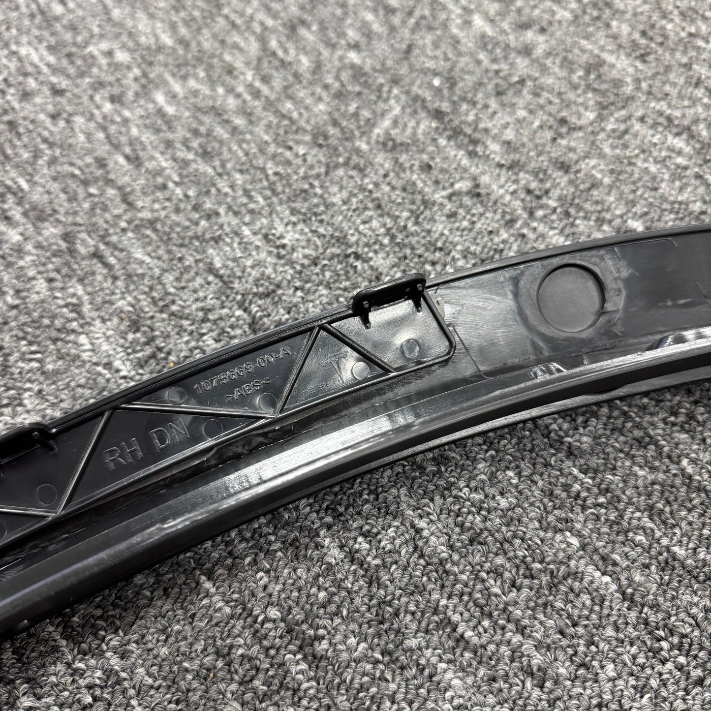 OEM For 2016-2020 Tesla Model X Front Right Wheel Fender Garnish Flare Molding