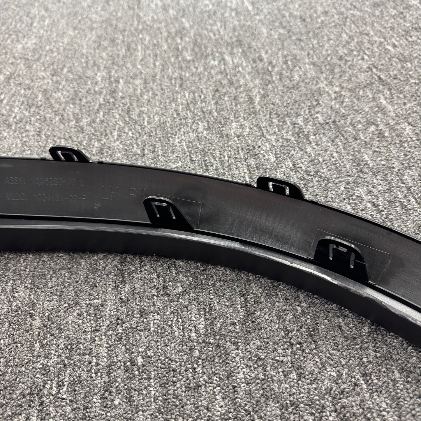 OEM For 2016-2023 Tesla Model X Rear Left Flare Wheel Arch Molding 1035290-00-E