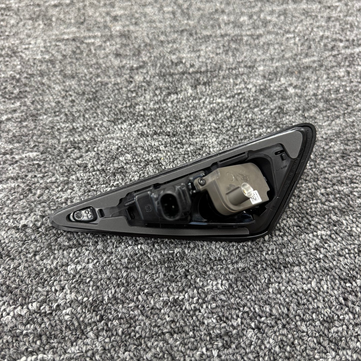 OEM For Tesla 2023-2025 Model 3 Front Left Fender Turn Signal / Camera Repeater