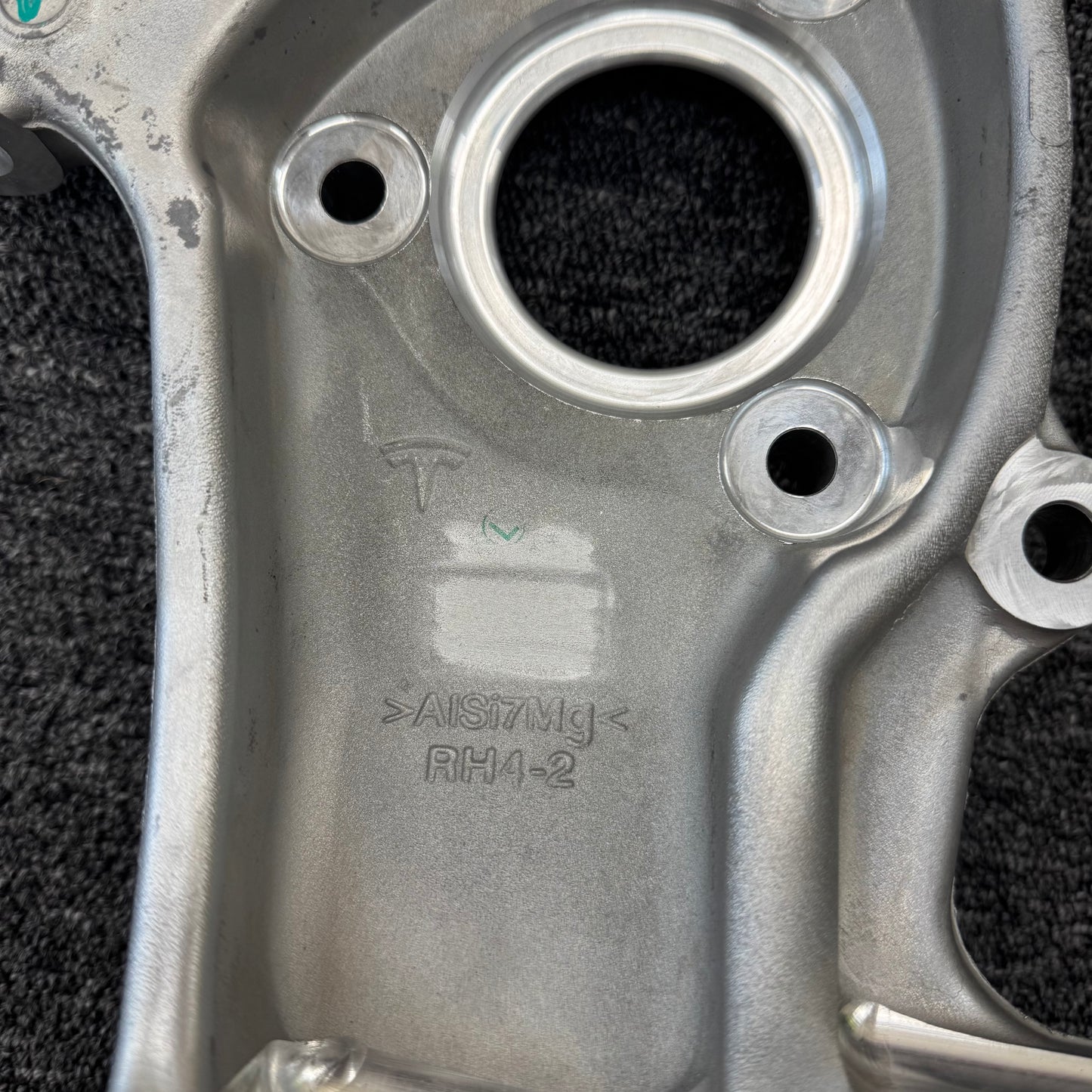OEM For 2017-2023 Tesla Model 3 Front Right Steering Knuckle 1044316-00-E