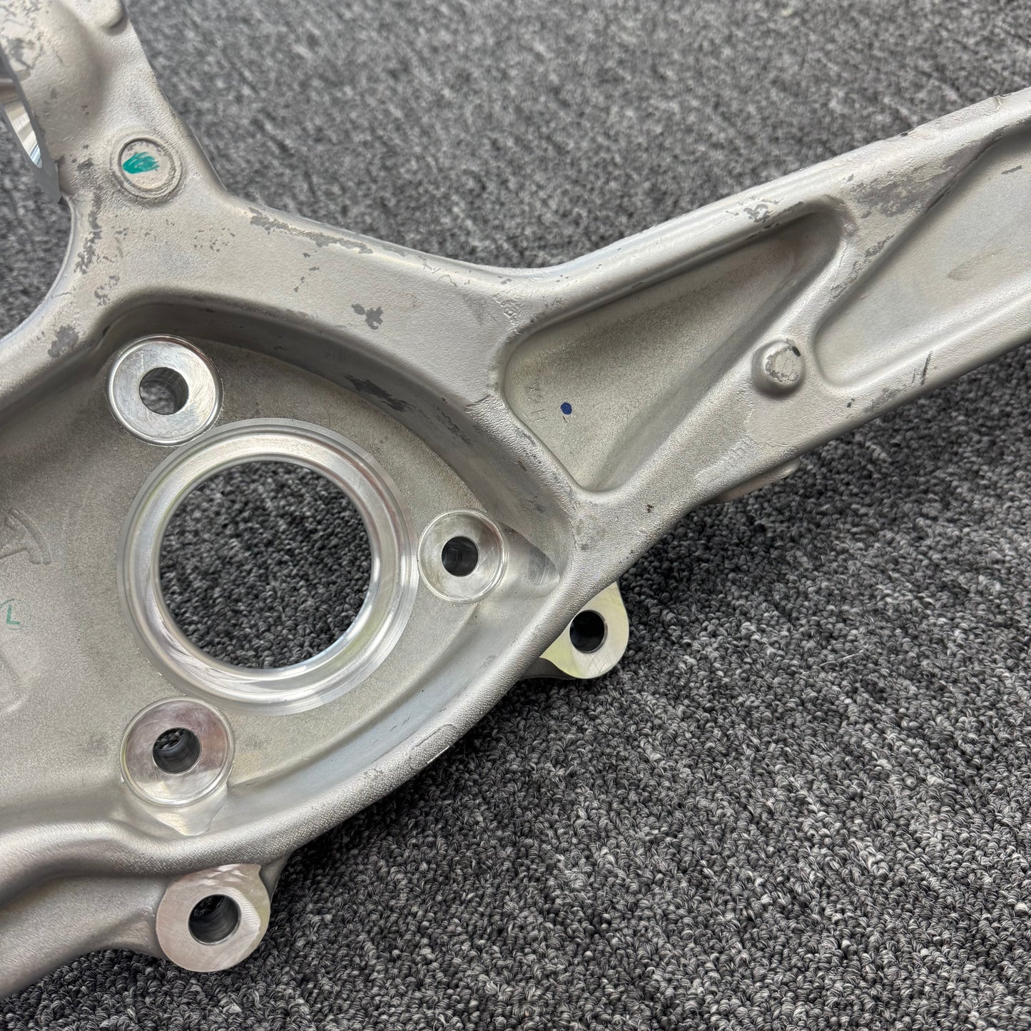 OEM For 2017-2023 Tesla Model 3 Front Right Steering Knuckle 1044316-00-E