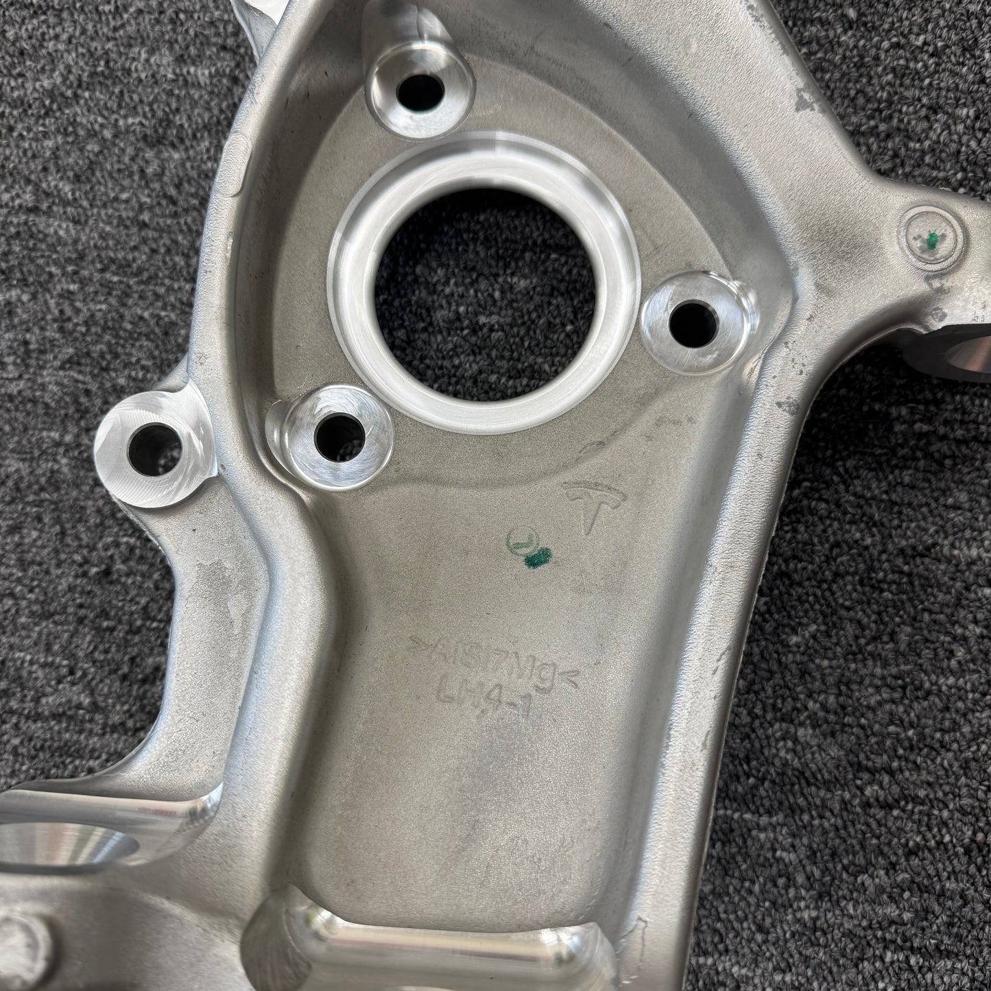 OEM For 2017-2023 Tesla Model 3 Front Left Steering Knuckle 1044311-00-E