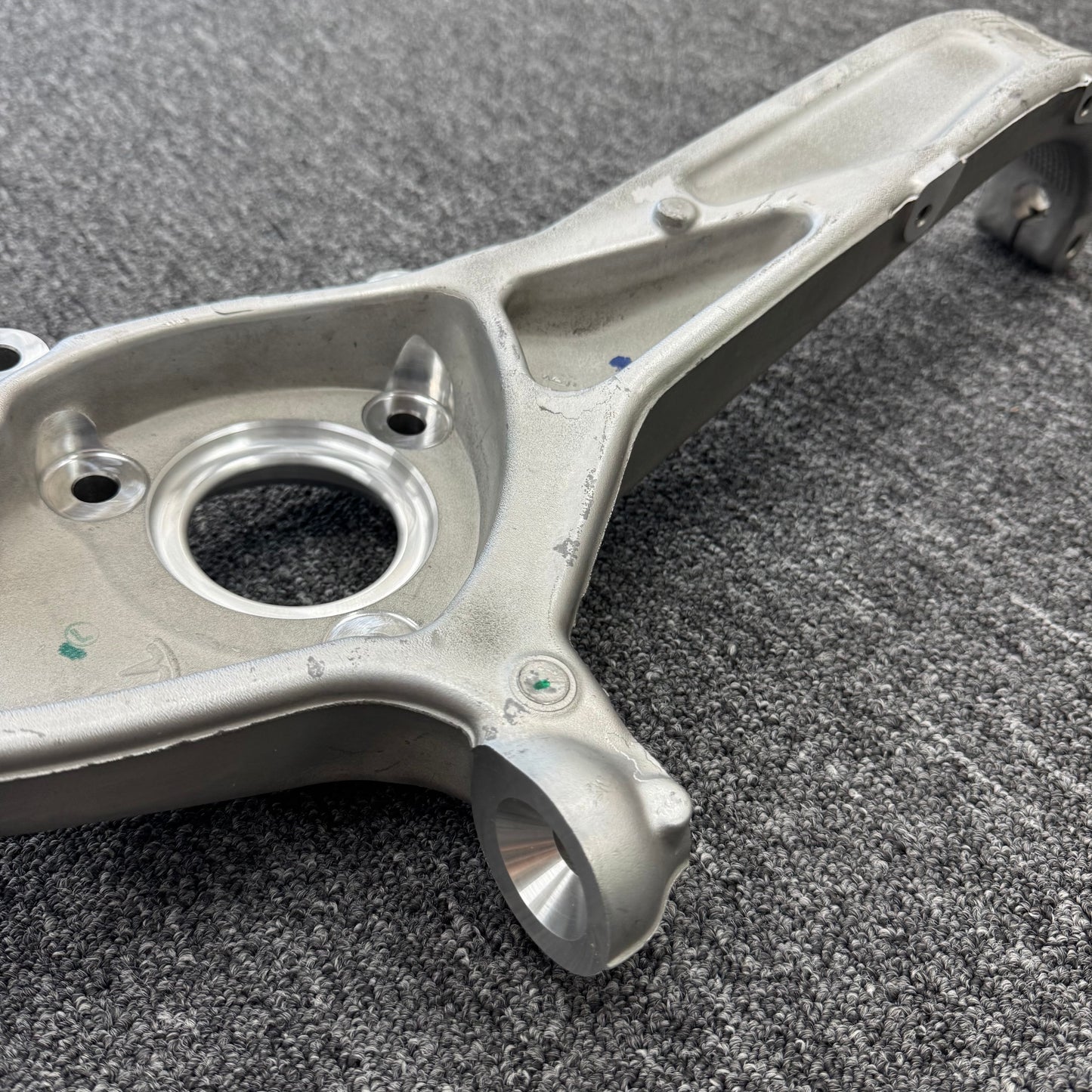 OEM For 2017-2023 Tesla Model 3 Front Left Steering Knuckle 1044311-00-E