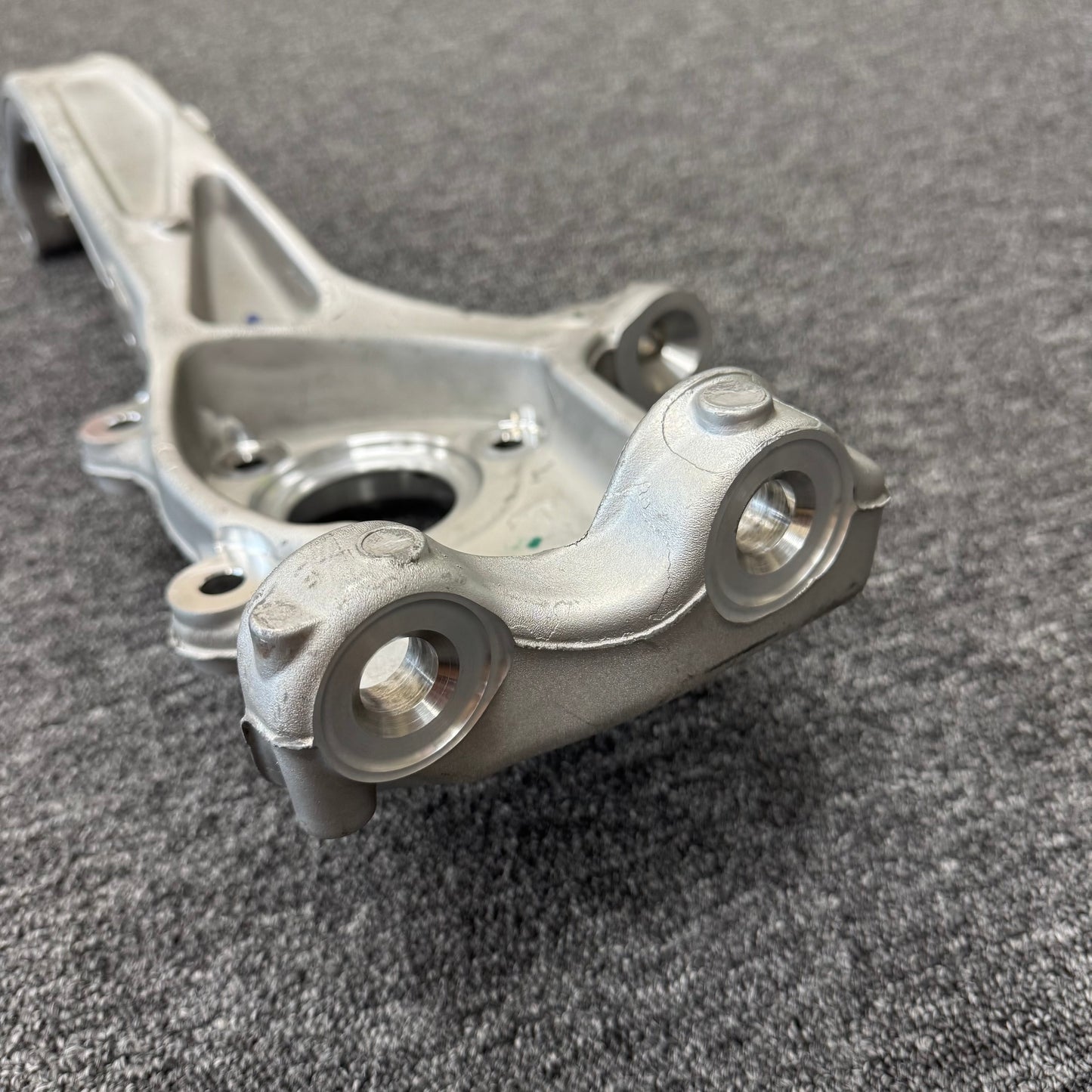 OEM For 2017-2023 Tesla Model 3 Front Left Steering Knuckle 1044311-00-E