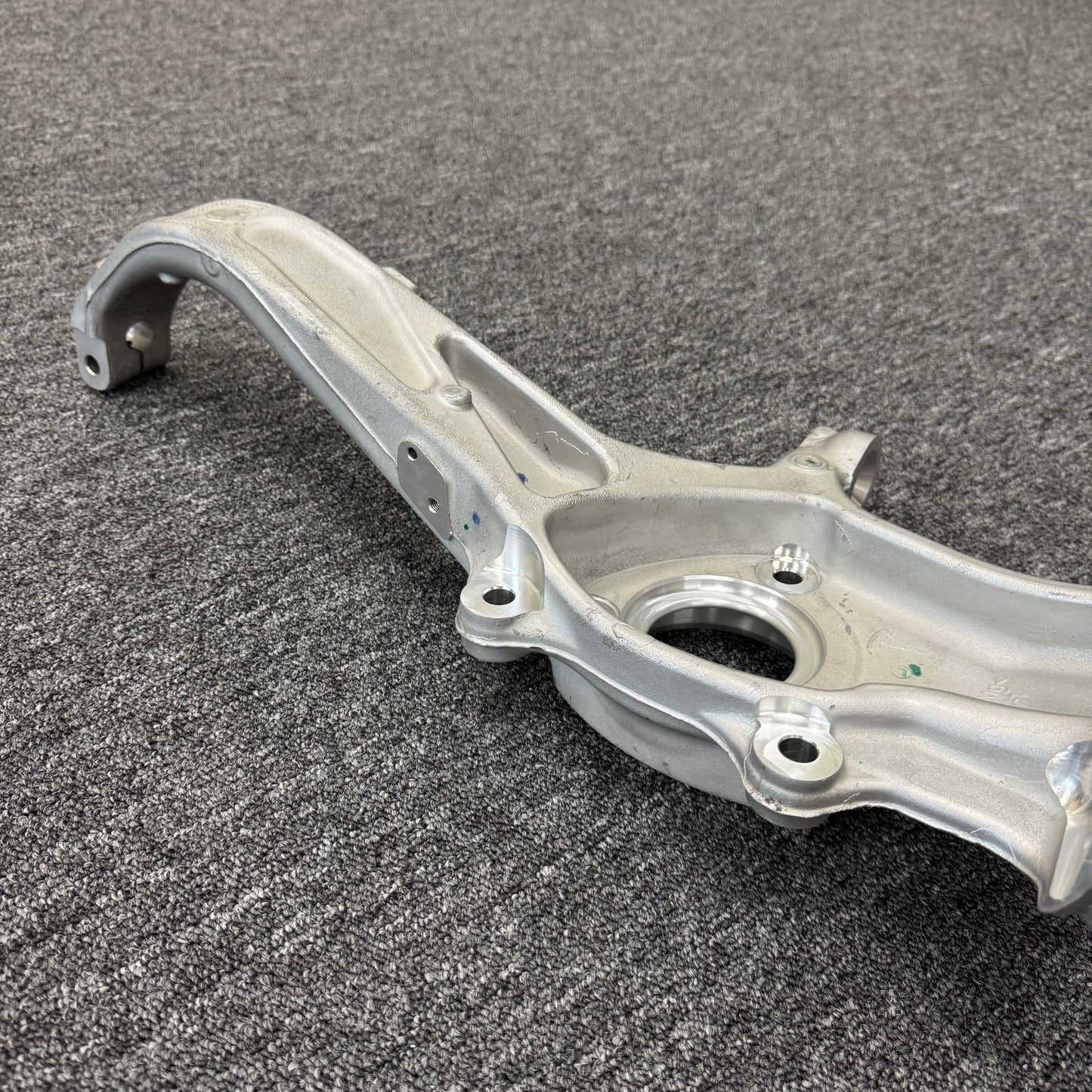 OEM For 2017-2023 Tesla Model 3 Front Left Steering Knuckle 1044311-00-E