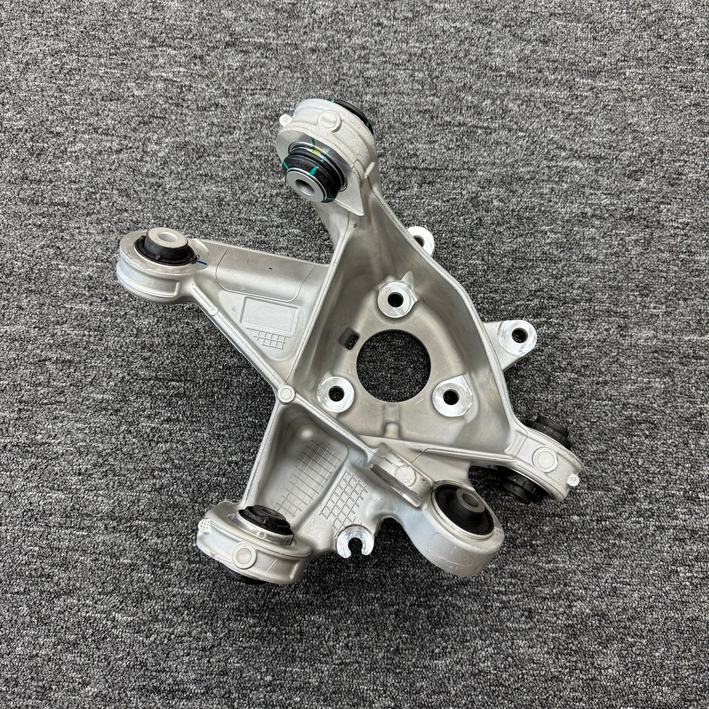 OEM For Tesla 2020-2023  Model Y Rear Left LH Steering Knuckle 1188411-00-F
