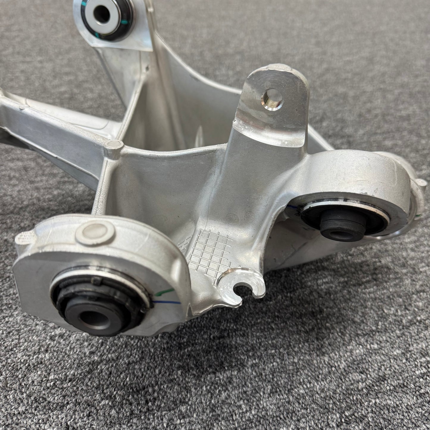 OEM For Tesla 2020-2023  Model Y Rear Left LH Steering Knuckle 1188411-00-F