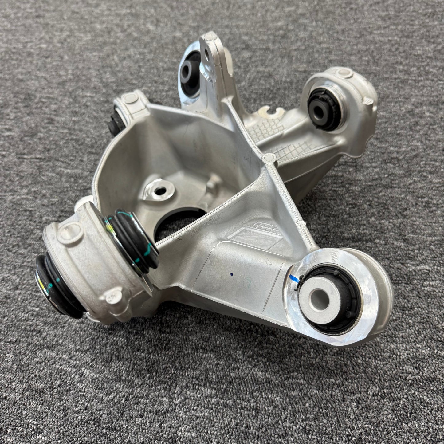 OEM For Tesla 2020-2023  Model Y Rear Left LH Steering Knuckle 1188411-00-F