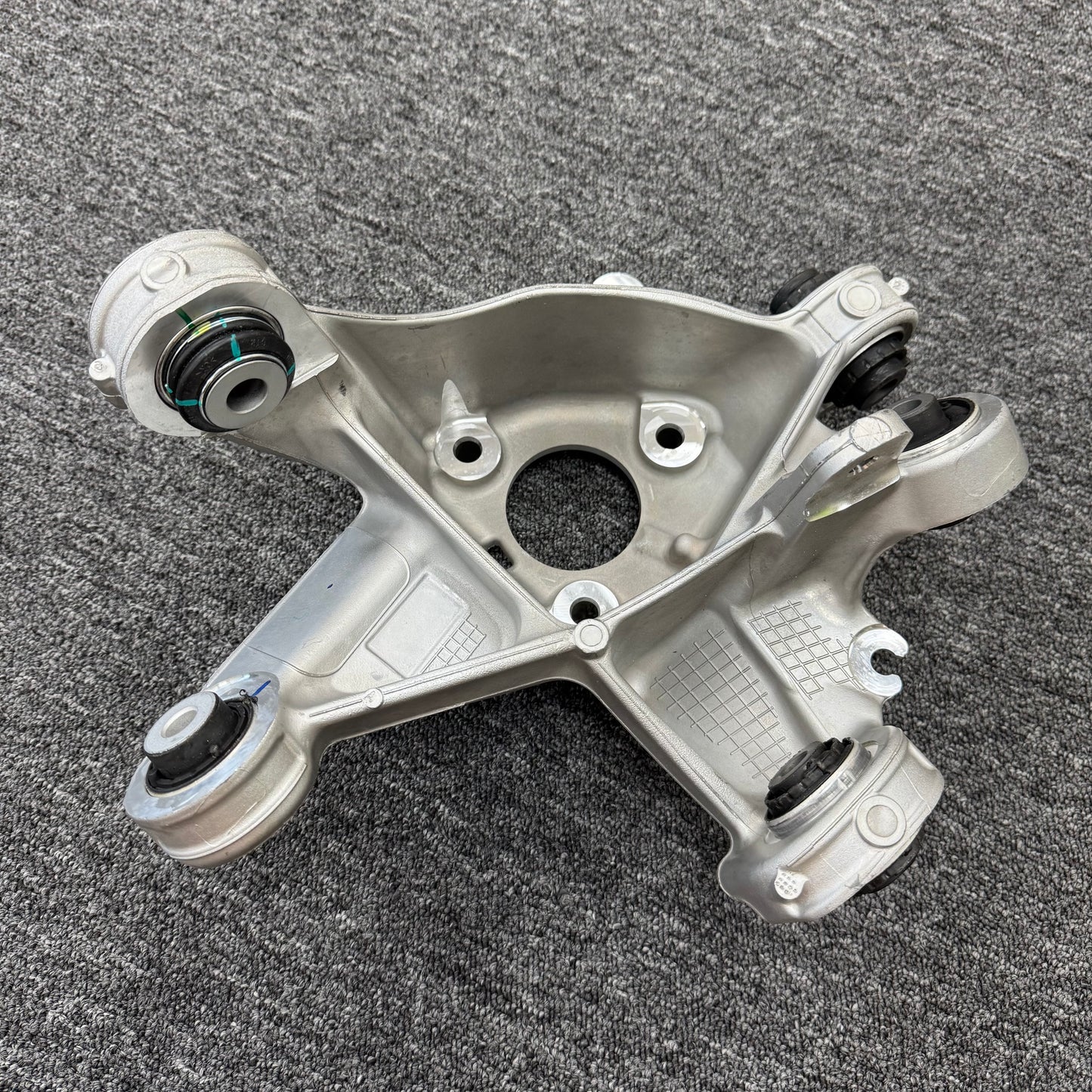 OEM For Tesla 2020-2023  Model Y Rear Left LH Steering Knuckle 1188411-00-F