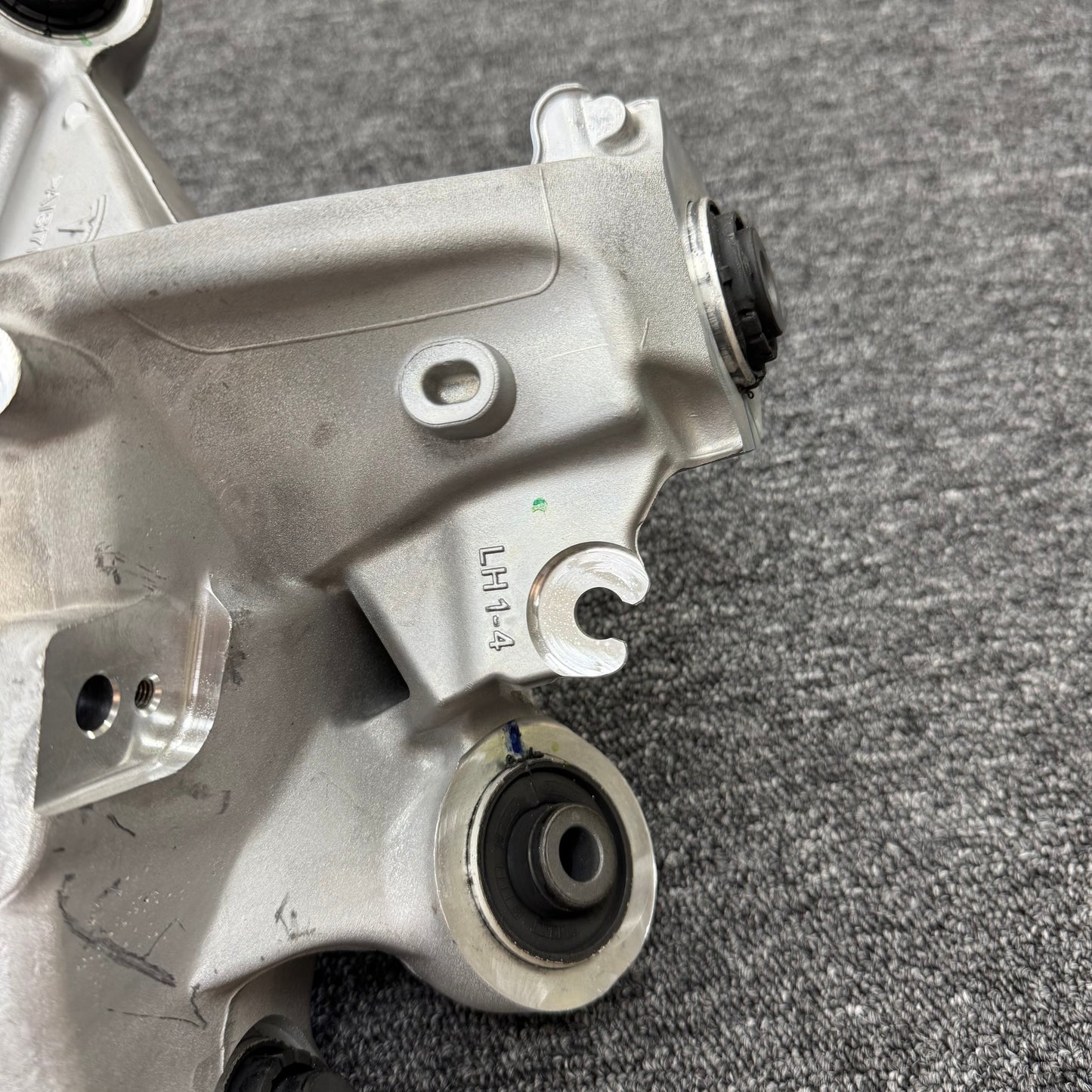 OEM For Tesla 2020-2023  Model Y Rear Left LH Steering Knuckle 1188411-00-F