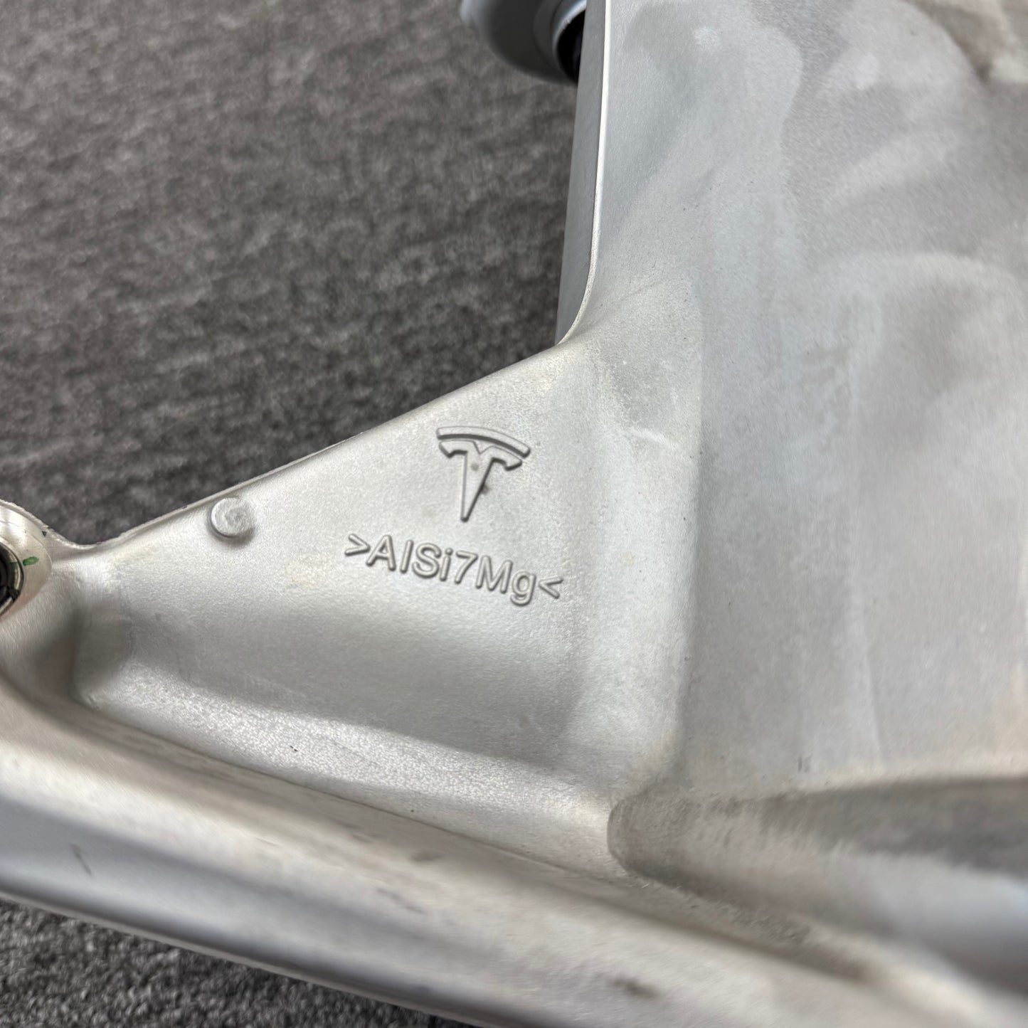 OEM For Tesla 2020-2023  Model Y Rear Left LH Steering Knuckle 1188411-00-F