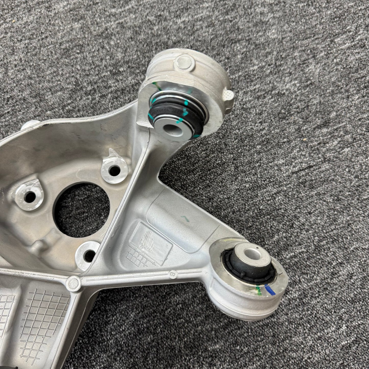 OEM For Tesla 2020-2023 Model Y Rear Right RH Steering Knuckle 1188416-00-F