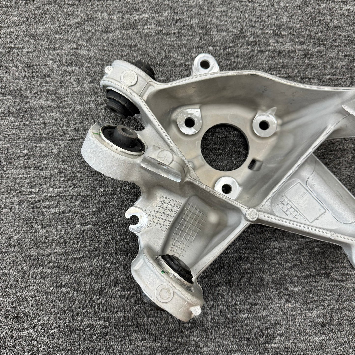 OEM For Tesla 2020-2023 Model Y Rear Right RH Steering Knuckle 1188416-00-F