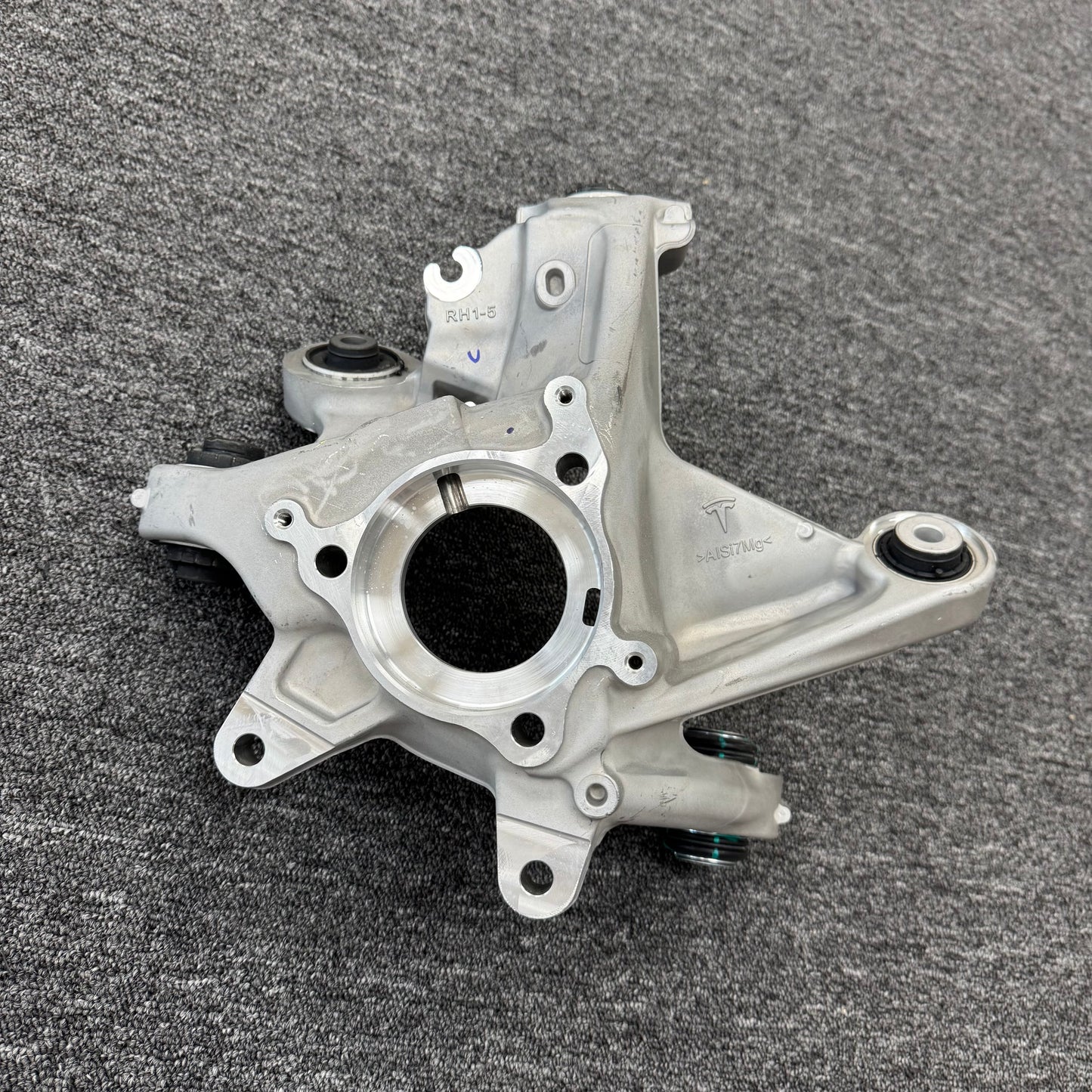 OEM For Tesla 2020-2023 Model Y Rear Right RH Steering Knuckle 1188416-00-F
