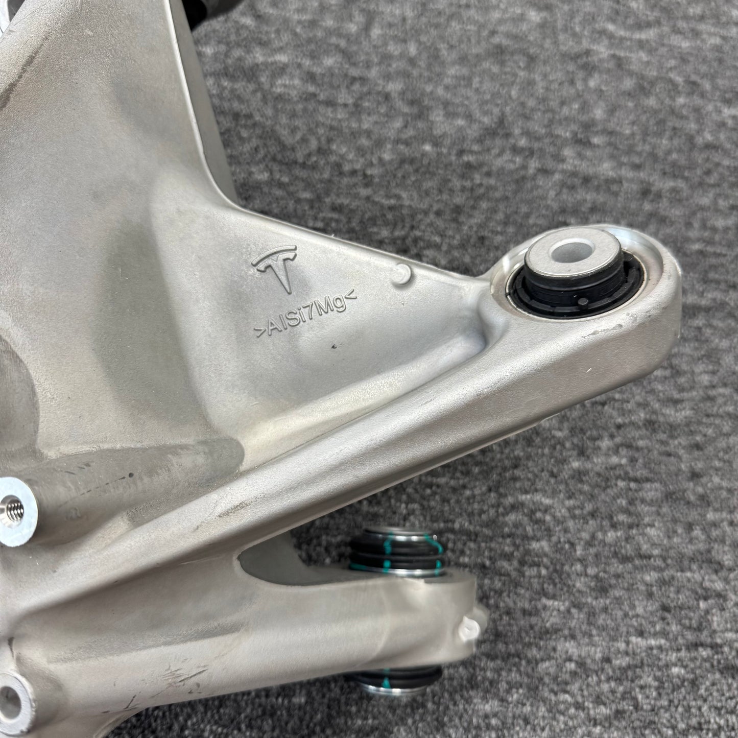 OEM For Tesla 2020-2023 Model Y Rear Right RH Steering Knuckle 1188416-00-F