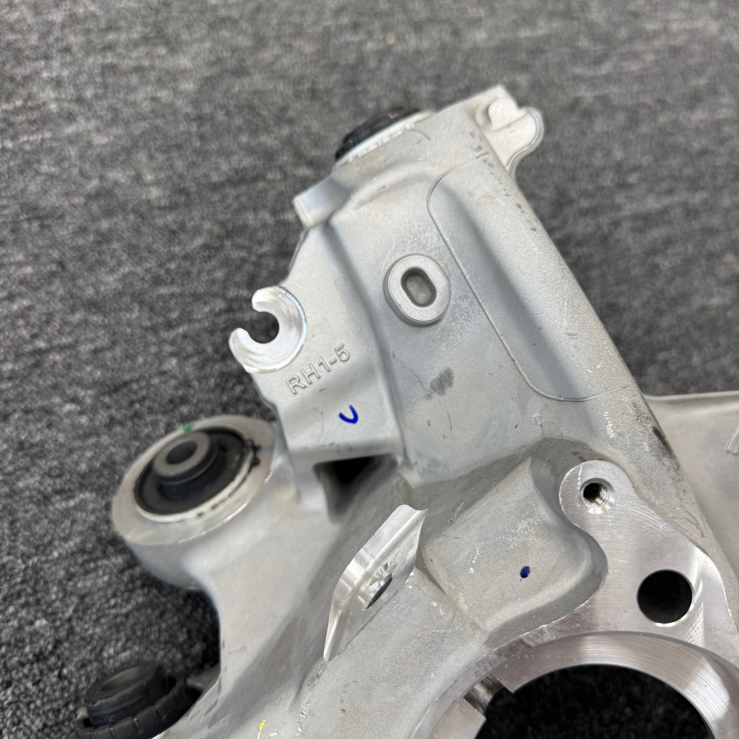 OEM For Tesla 2020-2023 Model Y Rear Right RH Steering Knuckle 1188416-00-F