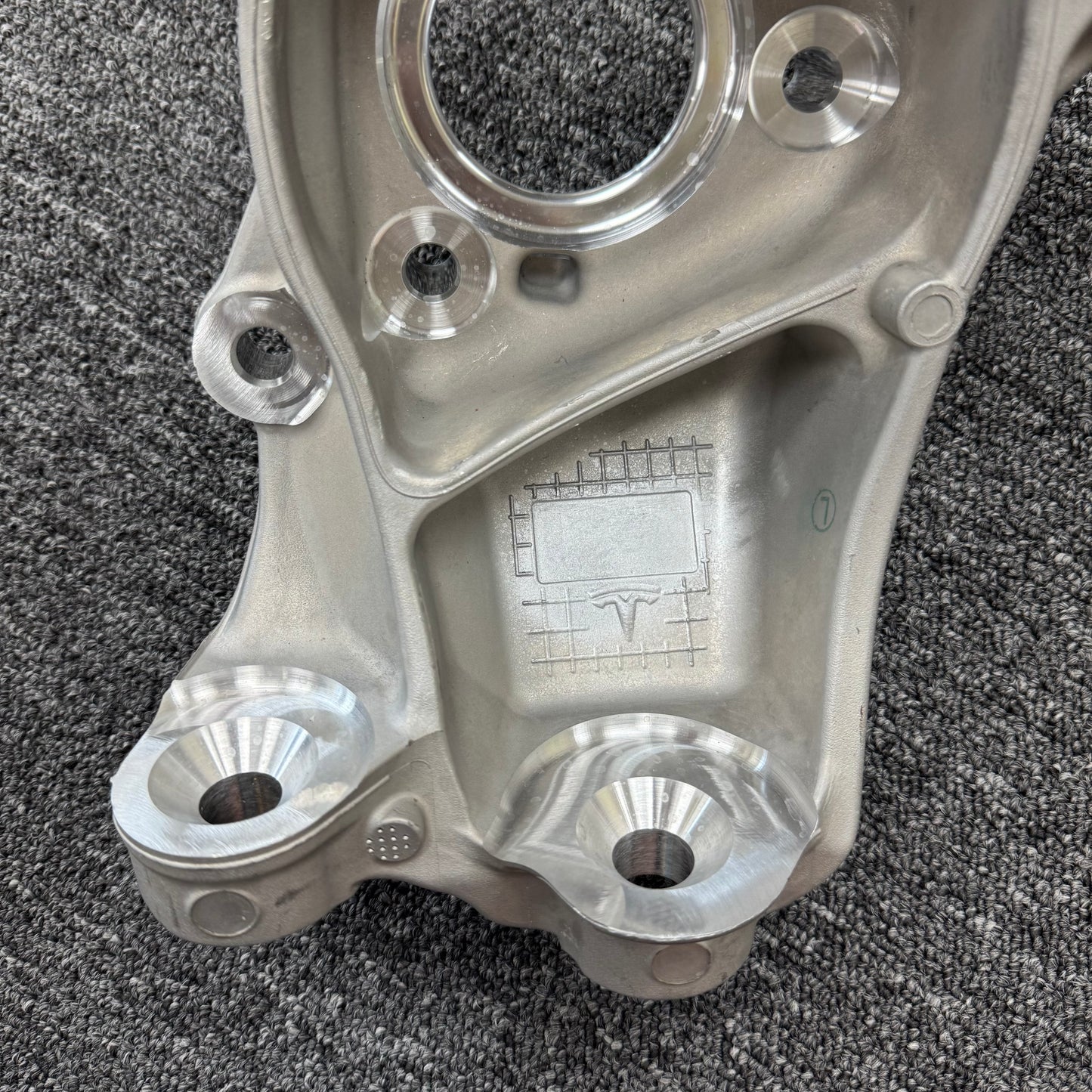 OEM For 2020-2023 Tesla Model Y Front Left Steering Knuckle 1188311-00-E