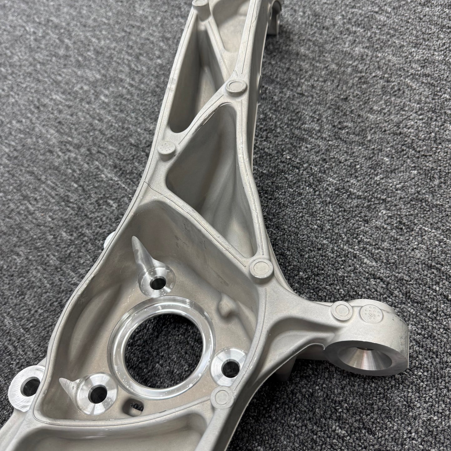 OEM For 2020-2023 Tesla Model Y Front Left Steering Knuckle 1188311-00-E