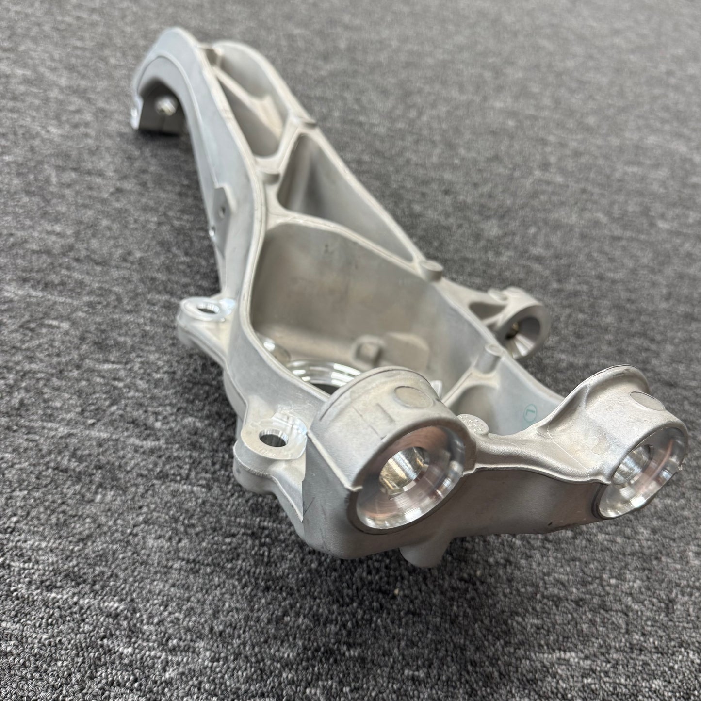 OEM For 2020-2023 Tesla Model Y Front Left Steering Knuckle 1188311-00-E