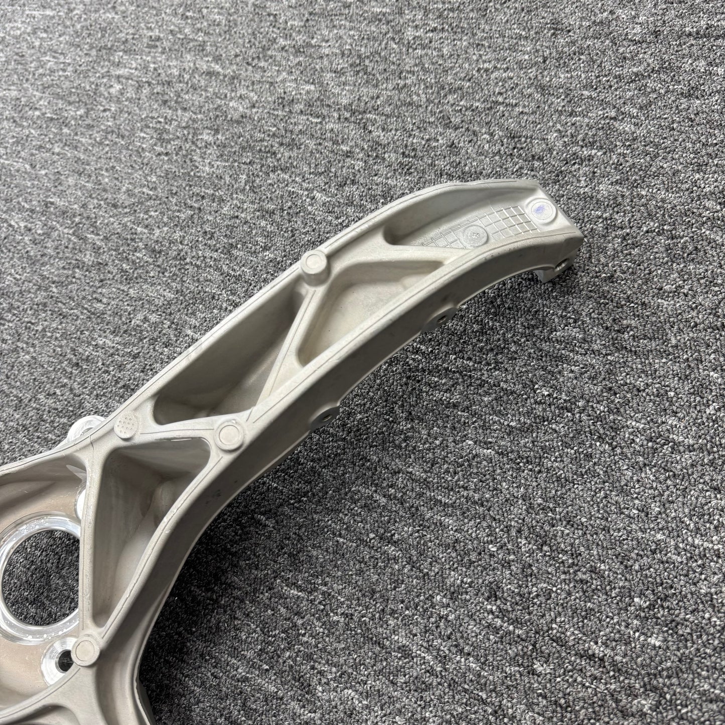 OEM For 2020-2023 Tesla Model Y Front Left Steering Knuckle 1188311-00-E