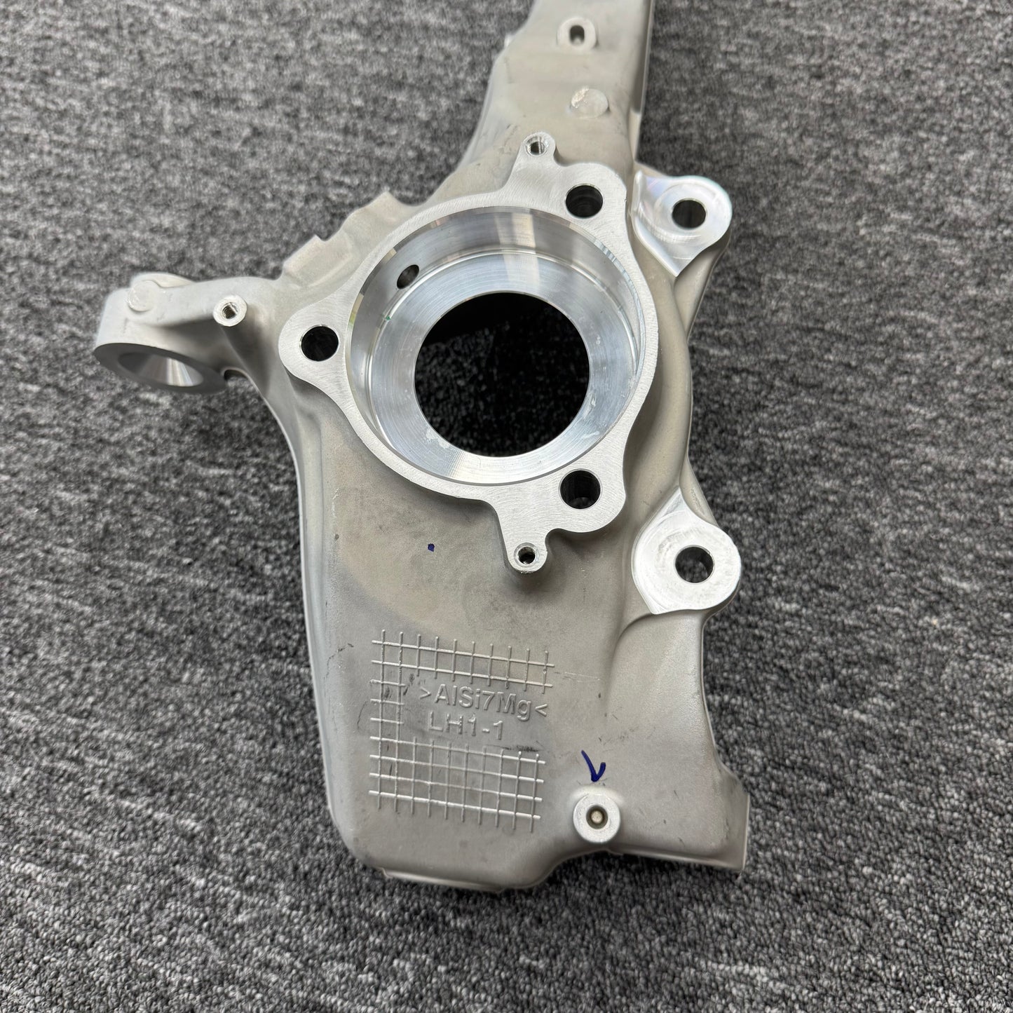 OEM For 2020-2023 Tesla Model Y Front Left Steering Knuckle 1188311-00-E