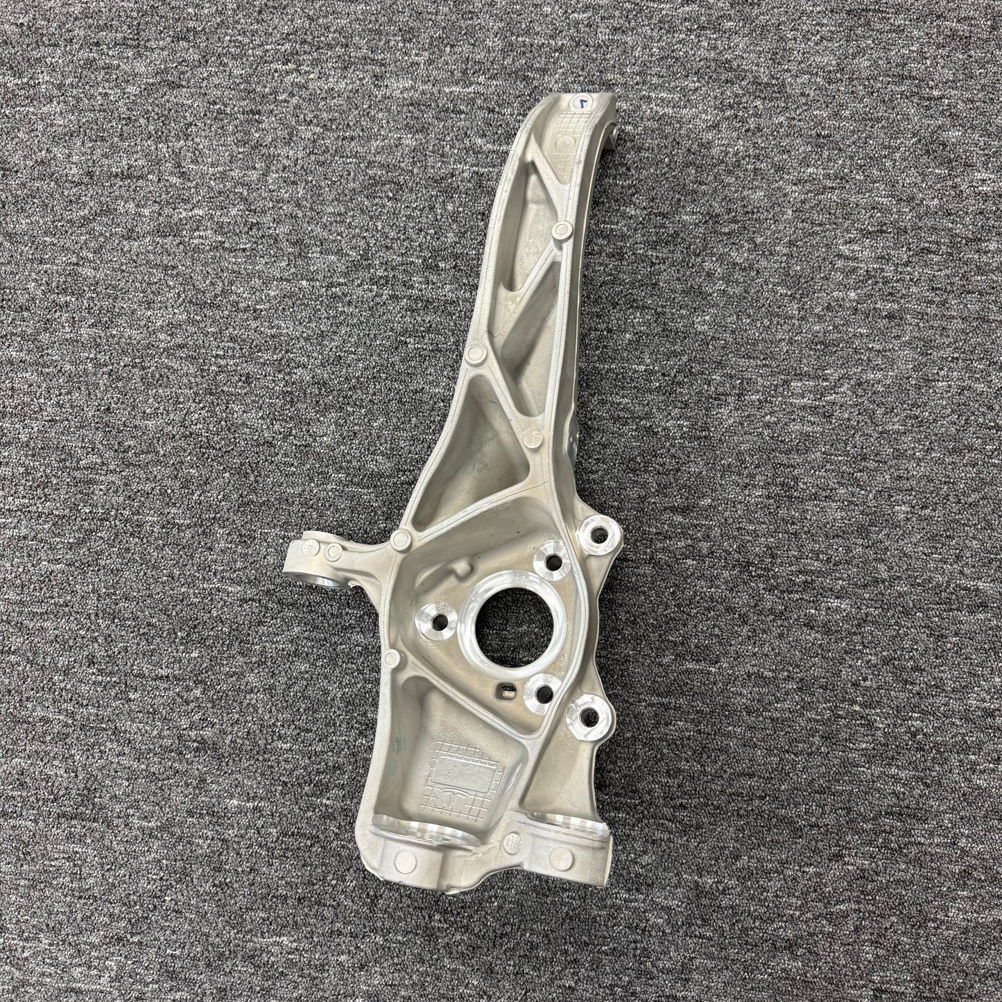 OEM For 2020-2023 Tesla Model Y Front Right Steering Knuckle 1188316-00-E