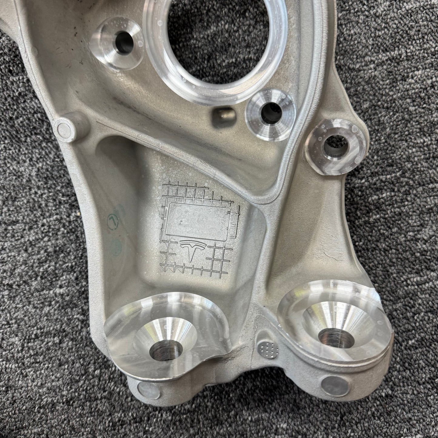OEM For 2020-2023 Tesla Model Y Front Right Steering Knuckle 1188316-00-E