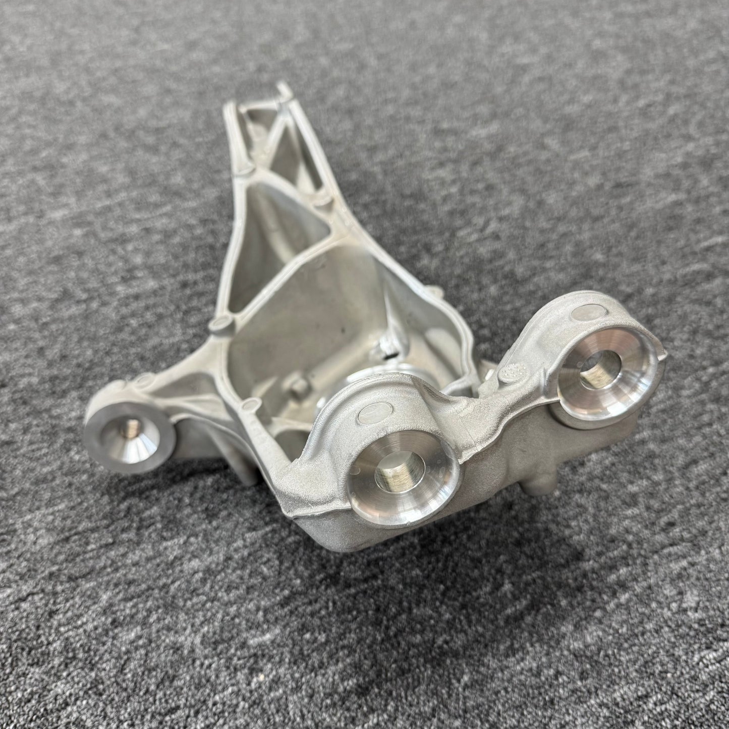 OEM For 2020-2023 Tesla Model Y Front Right Steering Knuckle 1188316-00-E