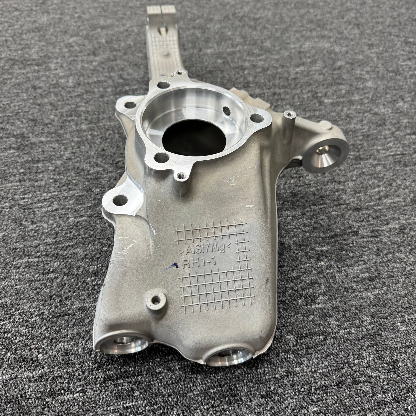 OEM For 2020-2023 Tesla Model Y Front Right Steering Knuckle 1188316-00-E