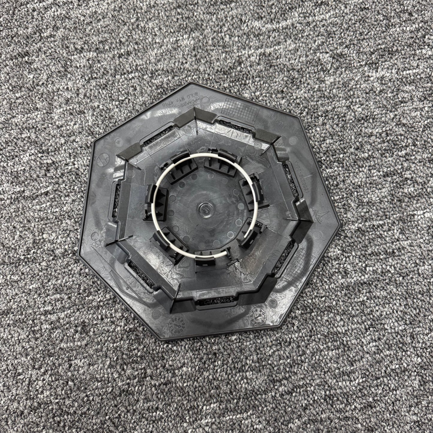 OEM For 2024–2025 Tesla Cybertruck Central Small Wheel hub cap 1250239-00-A