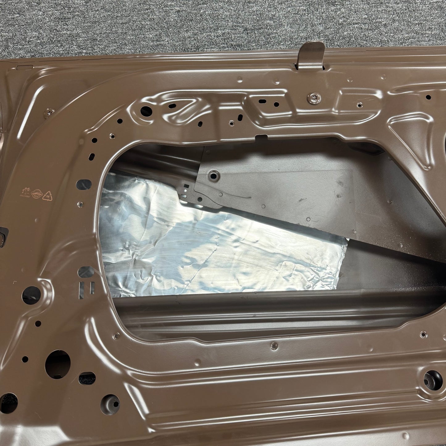 【OEM OPT】For Tesla 2024-2025 Model 3 Front Right Door Shell Panel 1751846-00-C
